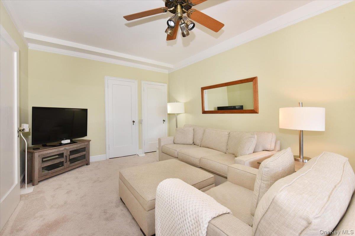 8 BARSTOW Road # 5-B, Great Neck, NY 11021