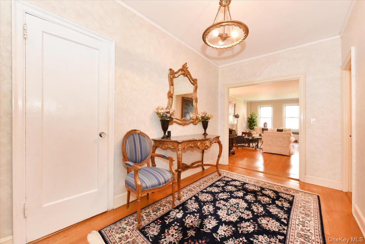 8 BARSTOW Road # 5-B, Great Neck, NY 11021