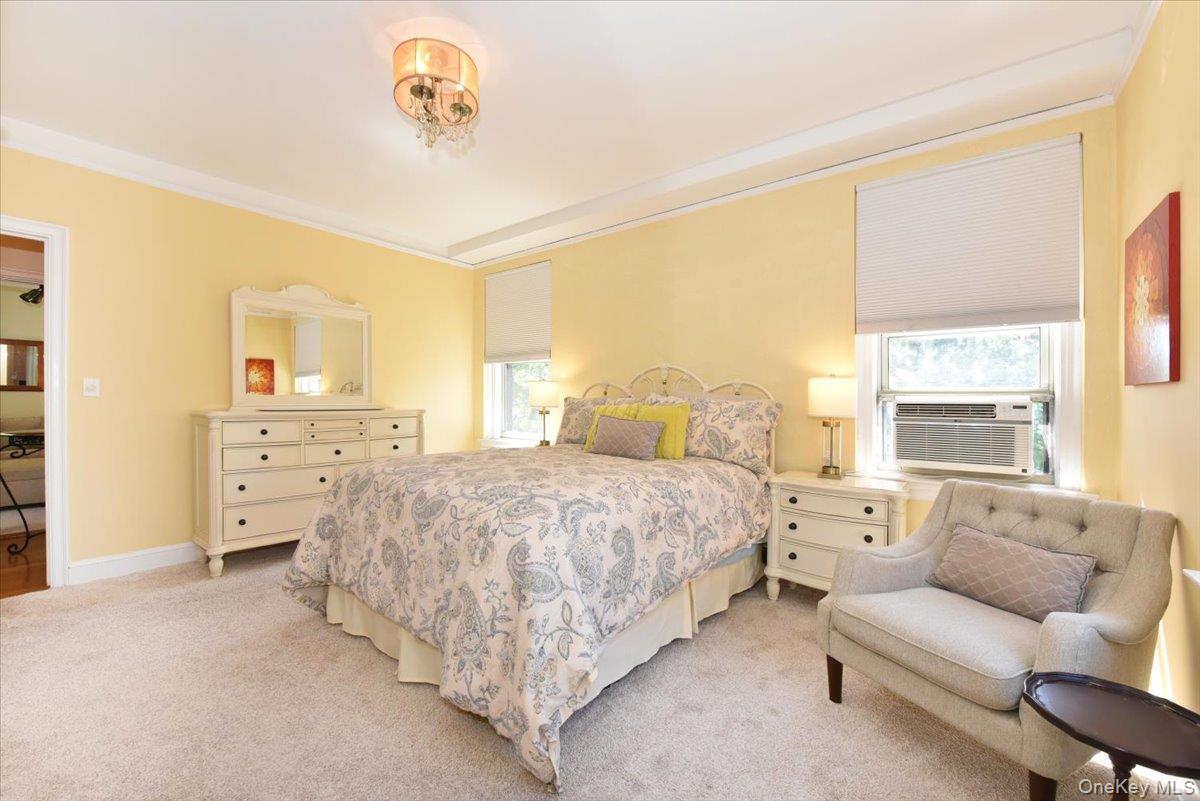 8 BARSTOW Road # 5-B, Great Neck, NY 11021