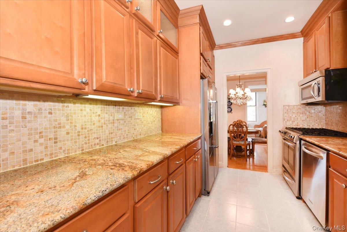 8 BARSTOW Road # 5-B, Great Neck, NY 11021