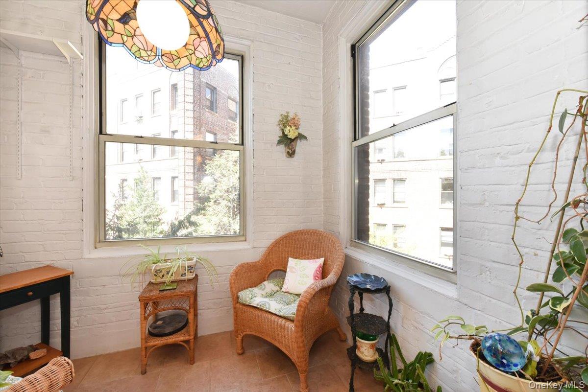 8 BARSTOW Road # 5-B, Great Neck, NY 11021