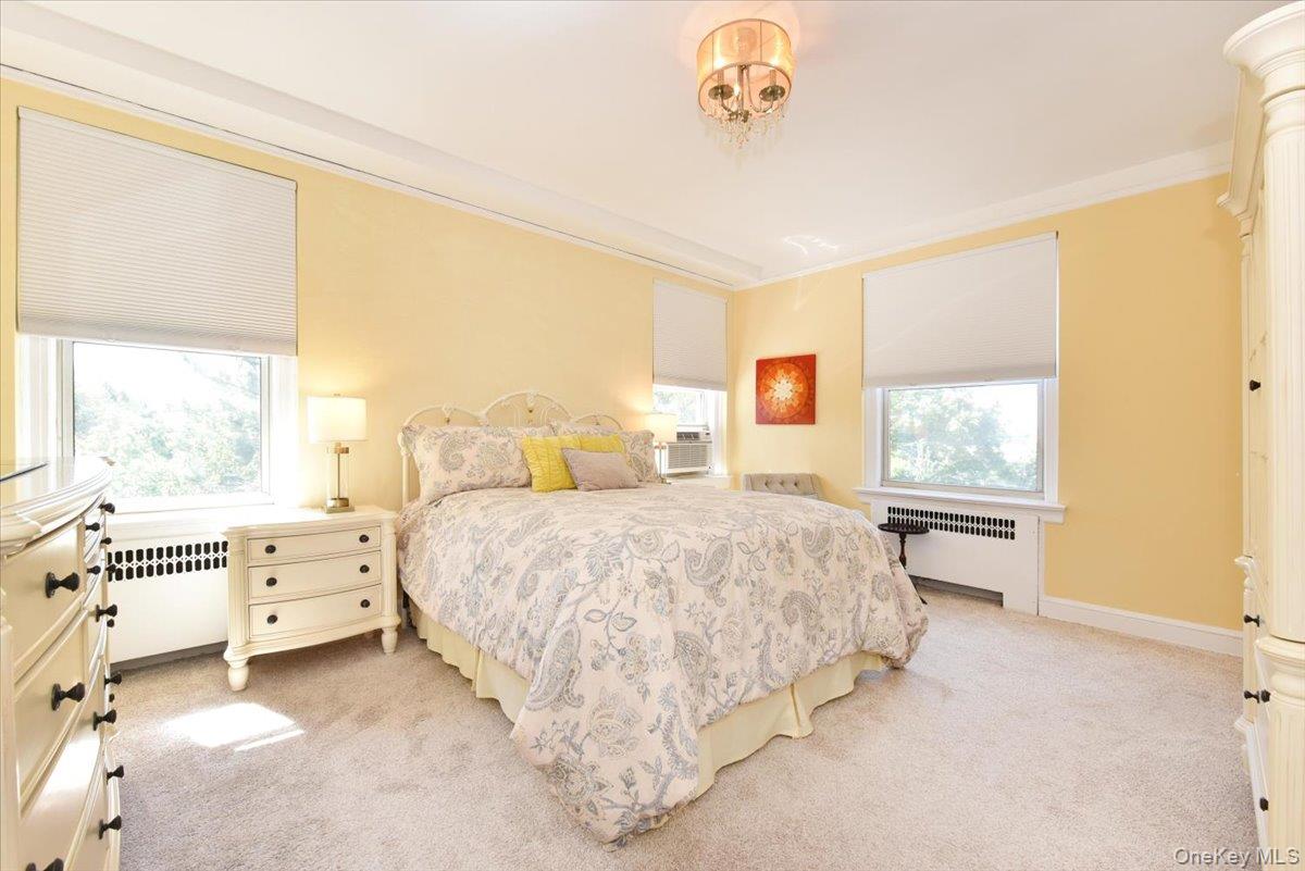 8 BARSTOW Road # 5-B, Great Neck, NY 11021