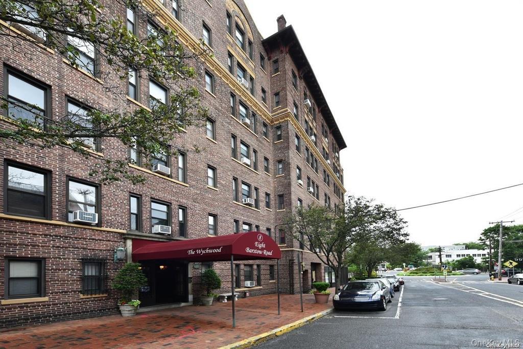 8 BARSTOW Road # 5-B, Great Neck, NY 11021