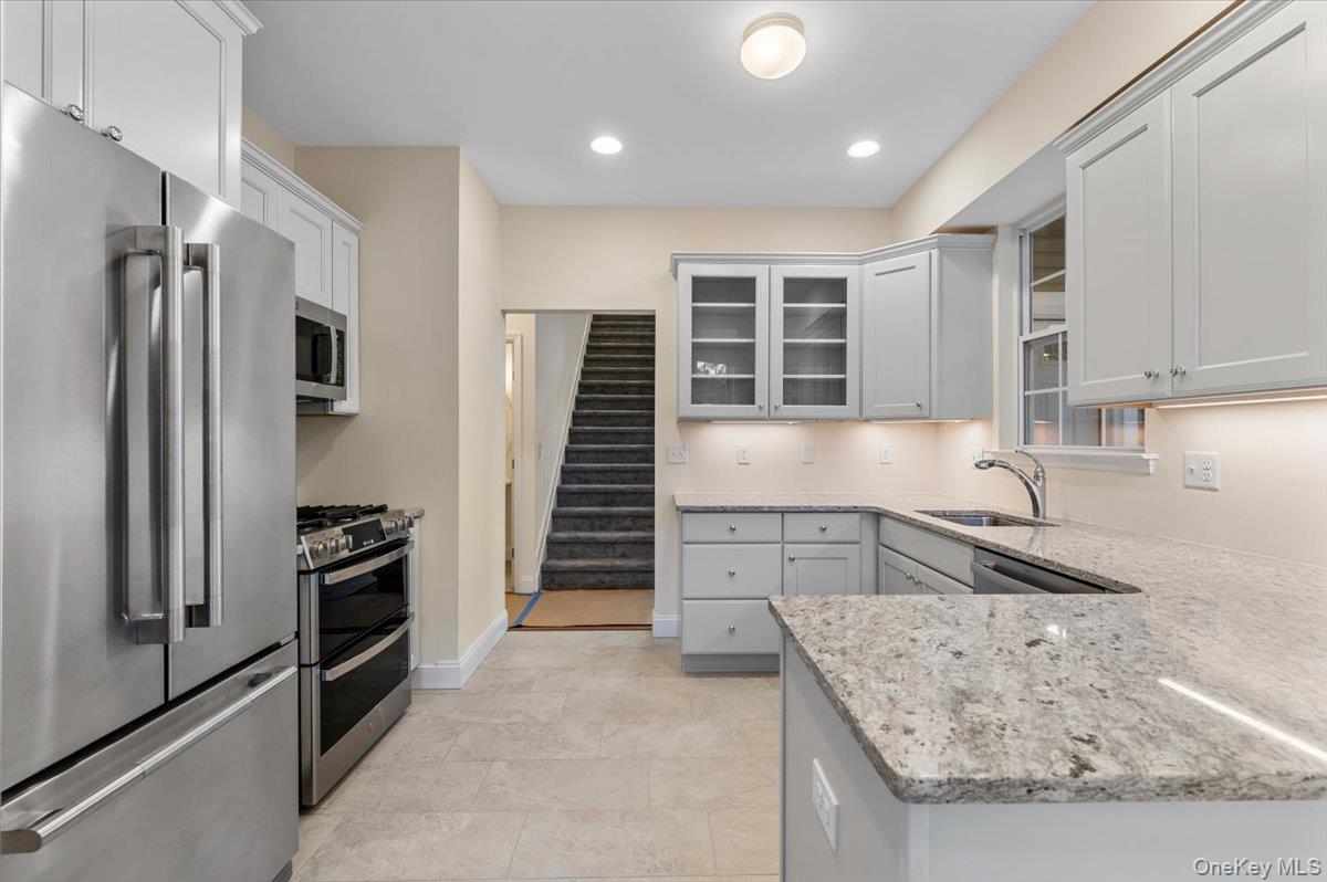 21 Steven Circle # 21, Dix Hills, NY 11746