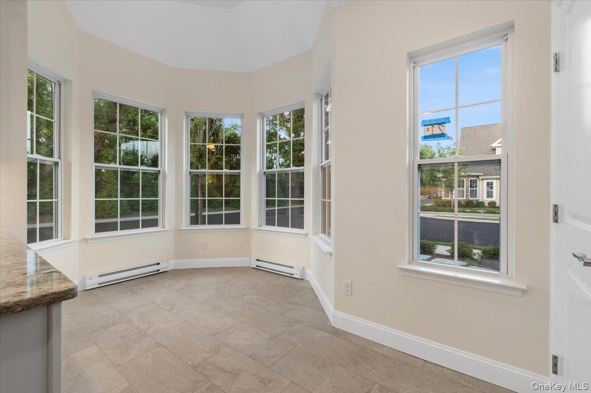 21 Steven Circle # 21, Dix Hills, NY 11746