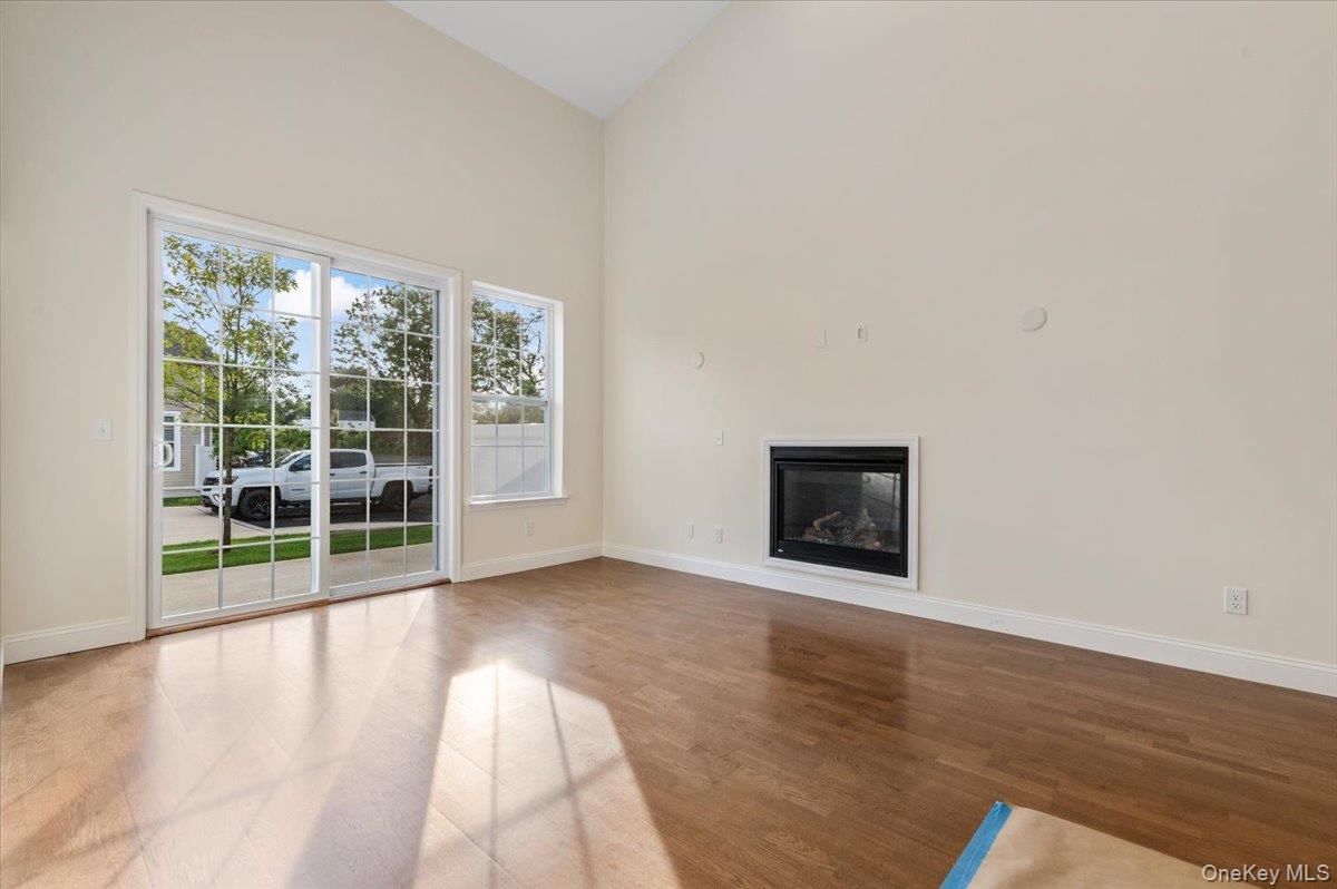 21 Steven Circle # 21, Dix Hills, NY 11746