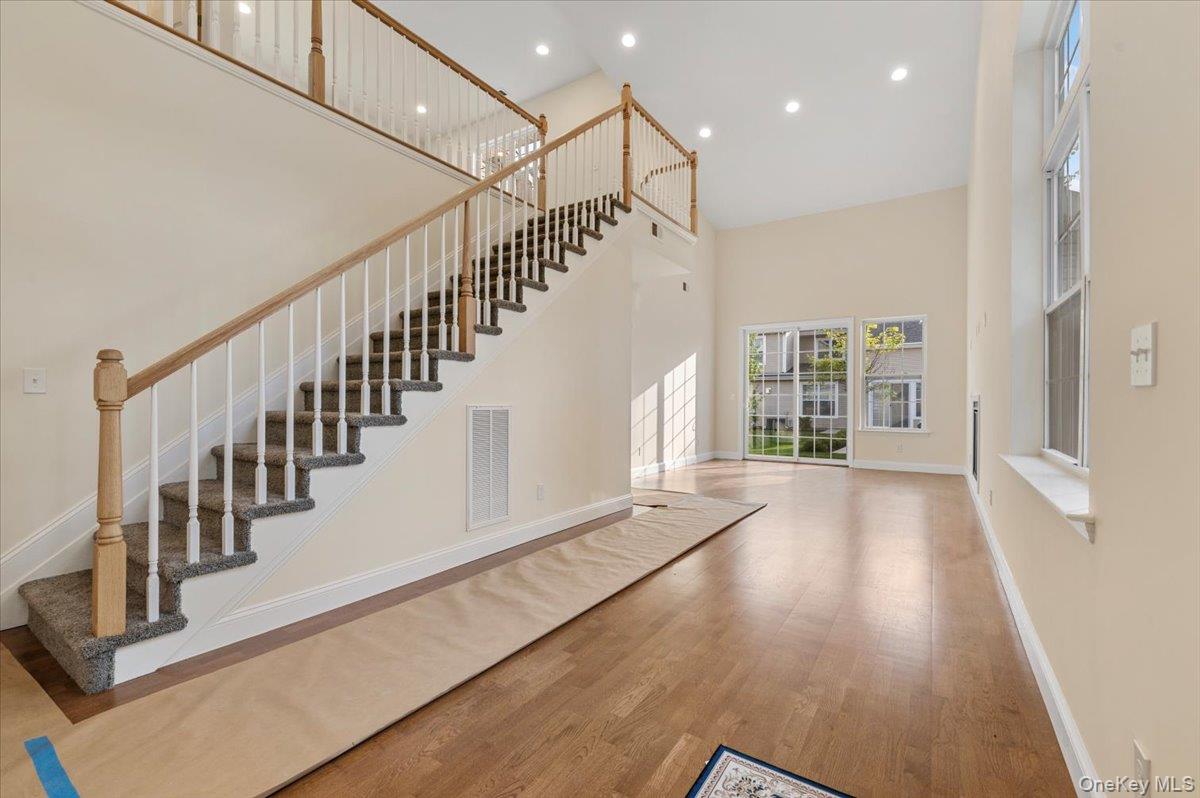 21 Steven Circle # 21, Dix Hills, NY 11746