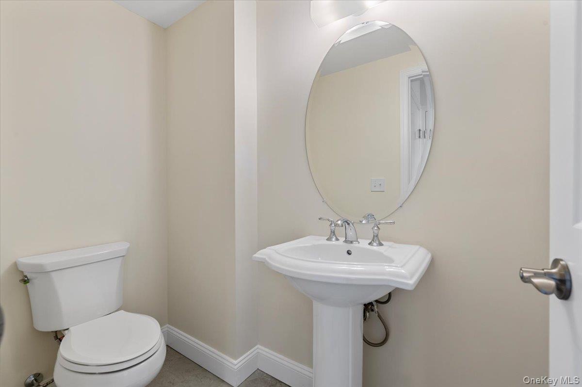 21 Steven Circle # 21, Dix Hills, NY 11746