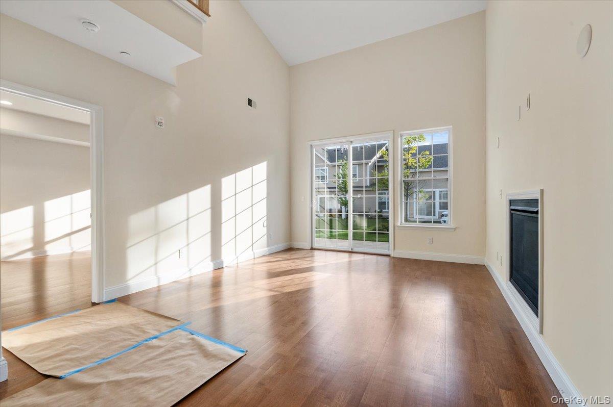 21 Steven Circle # 21, Dix Hills, NY 11746