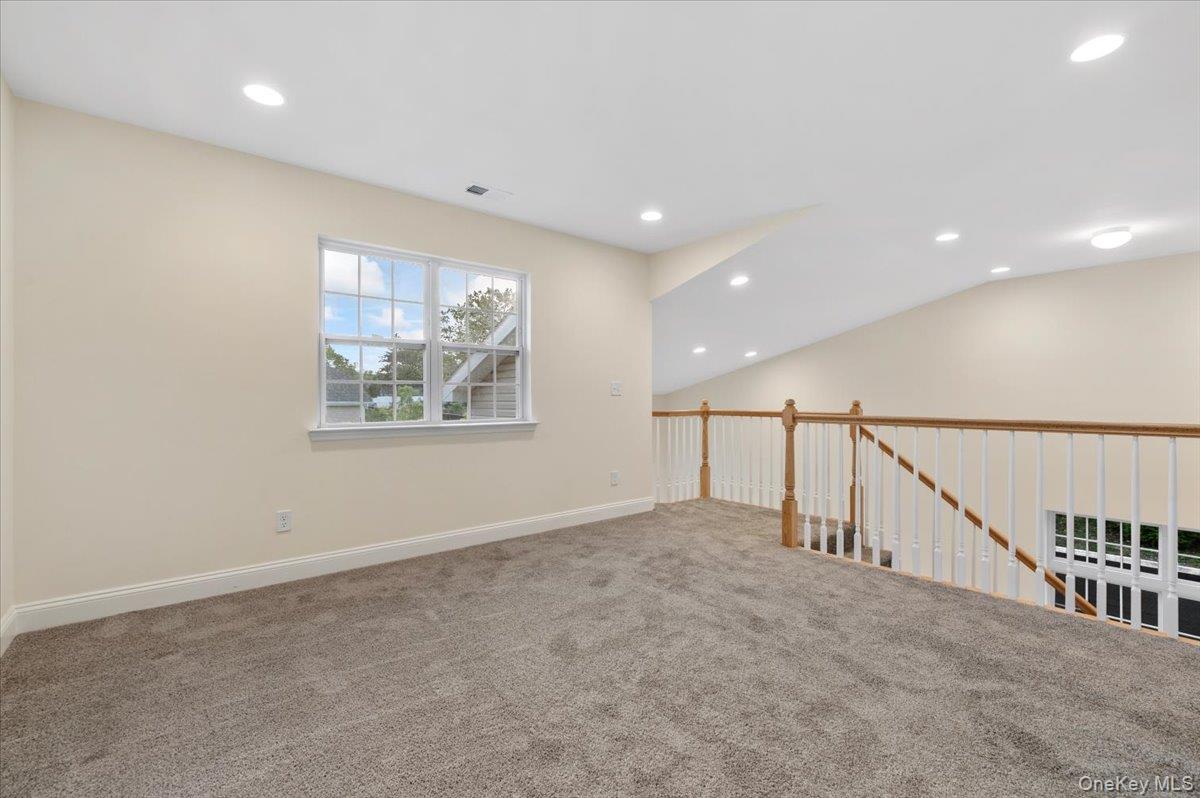 21 Steven Circle # 21, Dix Hills, NY 11746