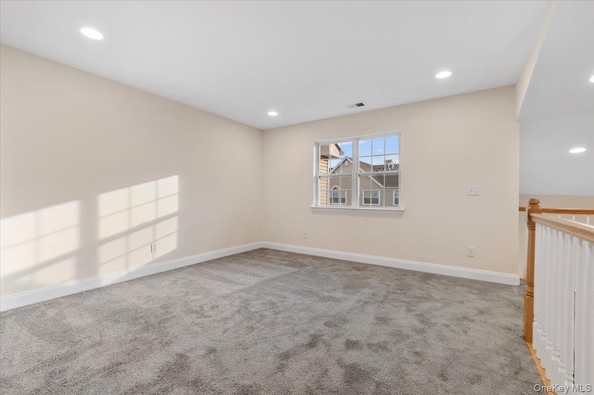 21 Steven Circle # 21, Dix Hills, NY 11746