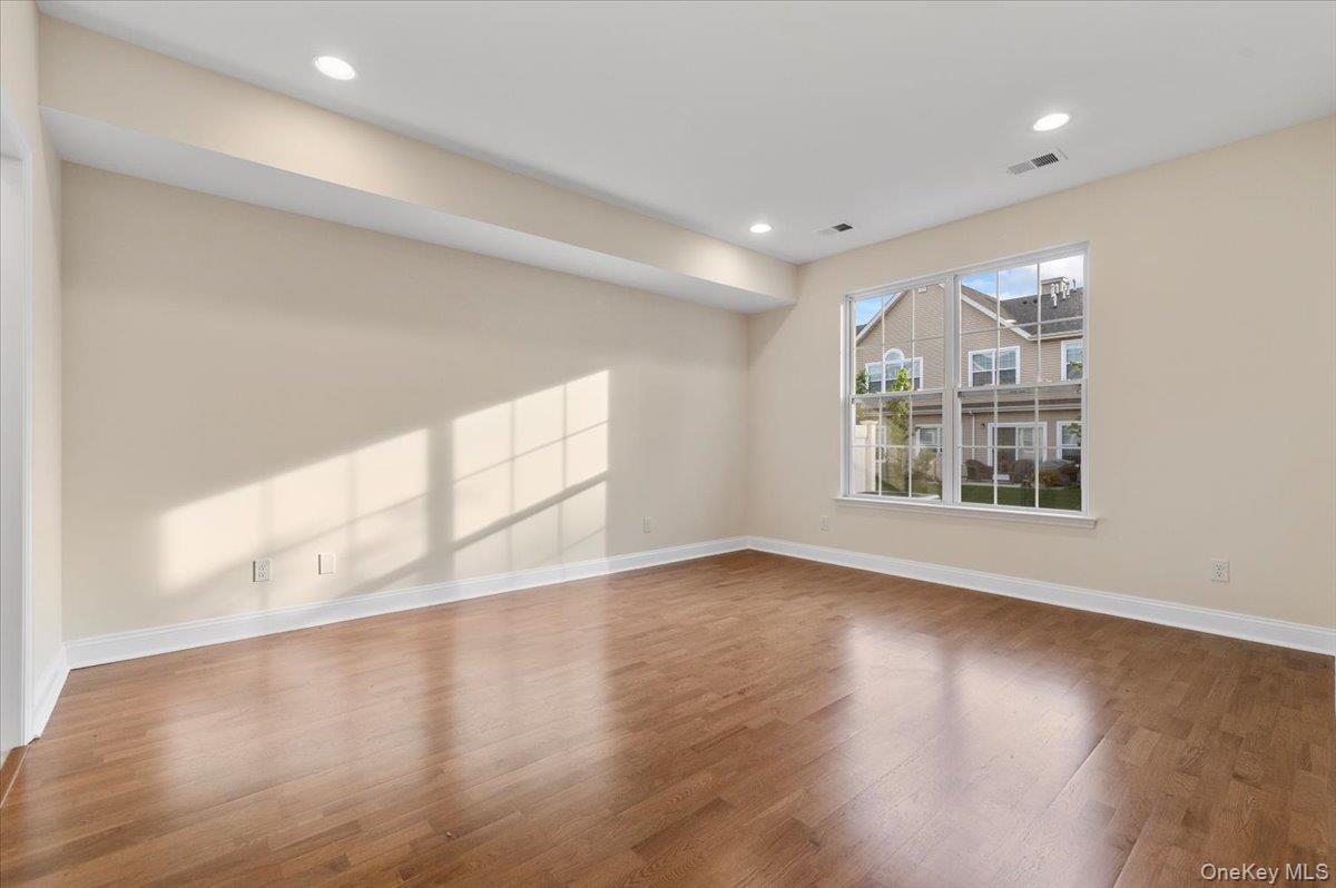 21 Steven Circle # 21, Dix Hills, NY 11746