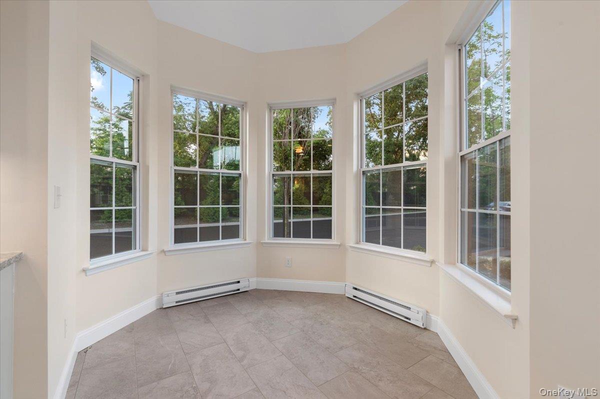 21 Steven Circle # 21, Dix Hills, NY 11746