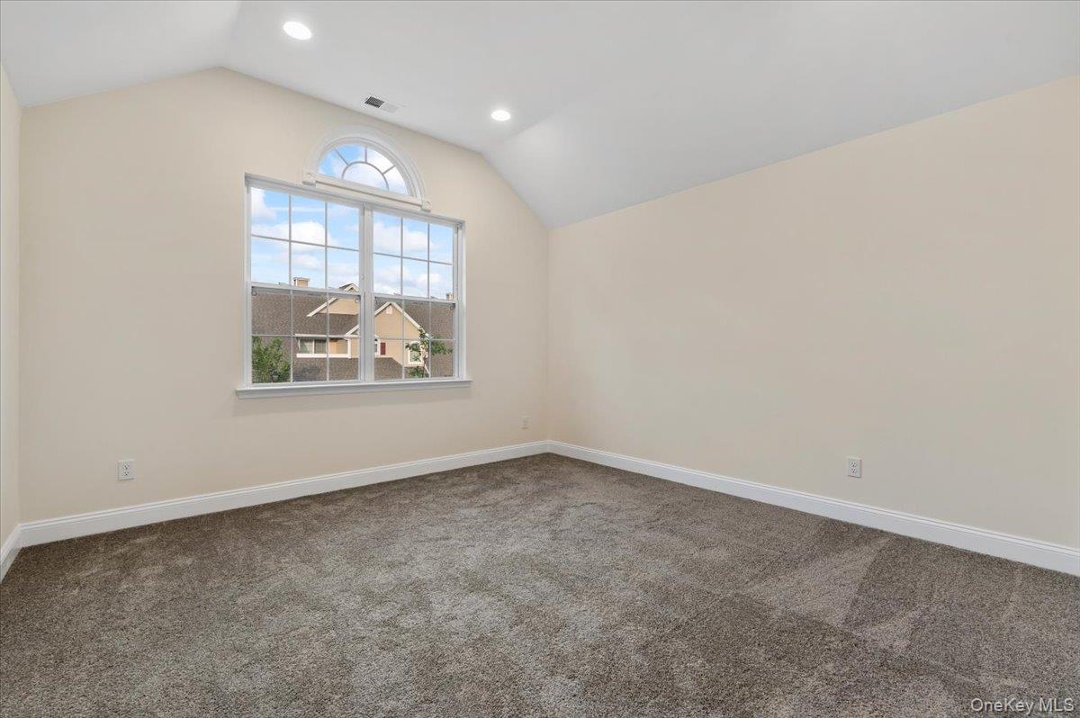 21 Steven Circle # 21, Dix Hills, NY 11746