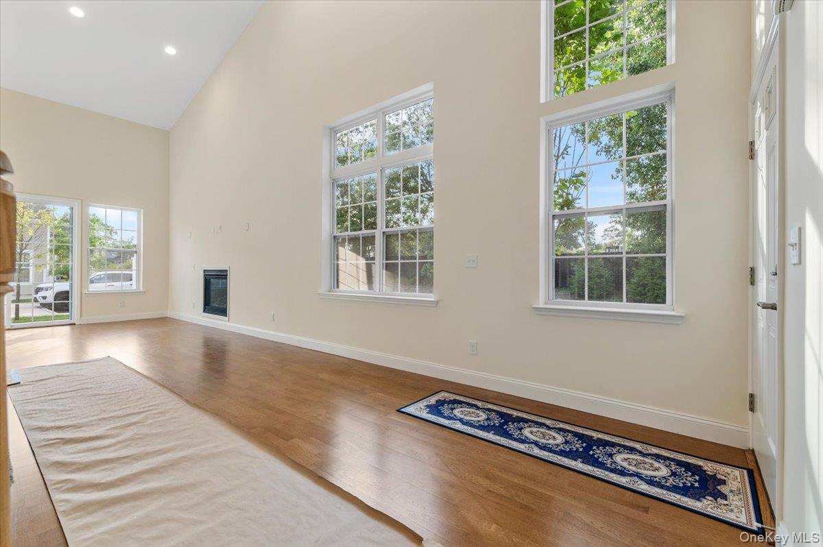 21 Steven Circle # 21, Dix Hills, NY 11746