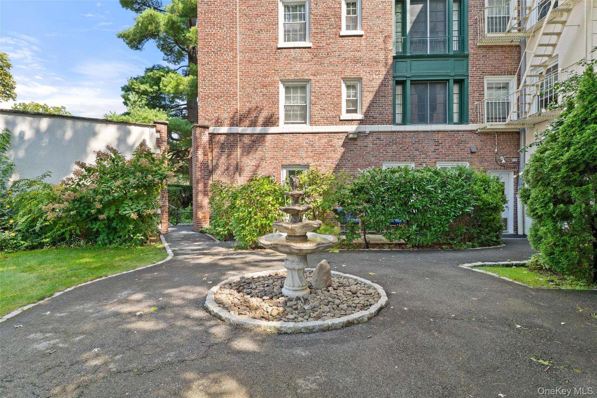 12 Brooklands # GM, Bronxville, NY 10708