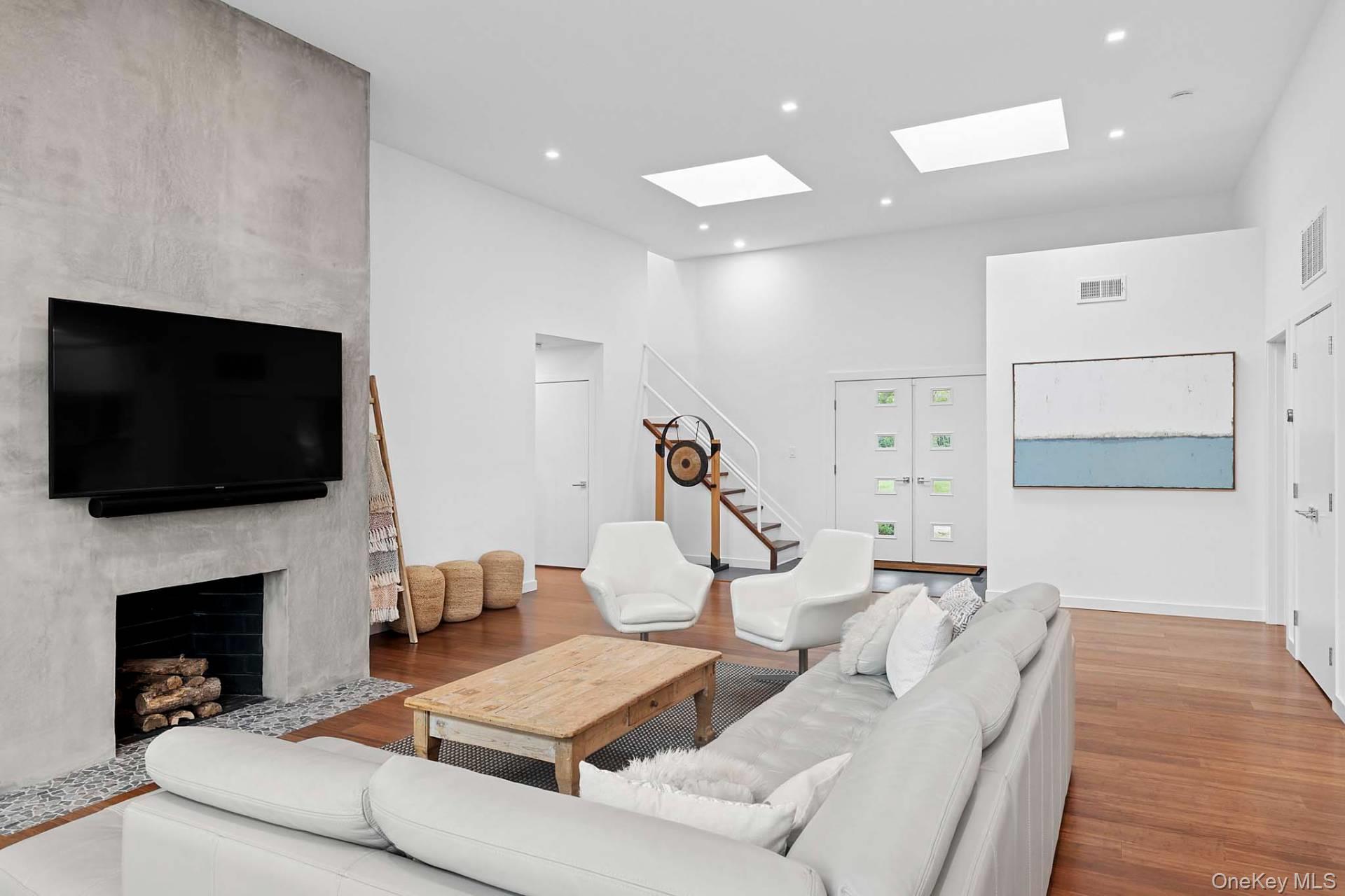 83 Pauls Lane, Water Mill, NY 11976