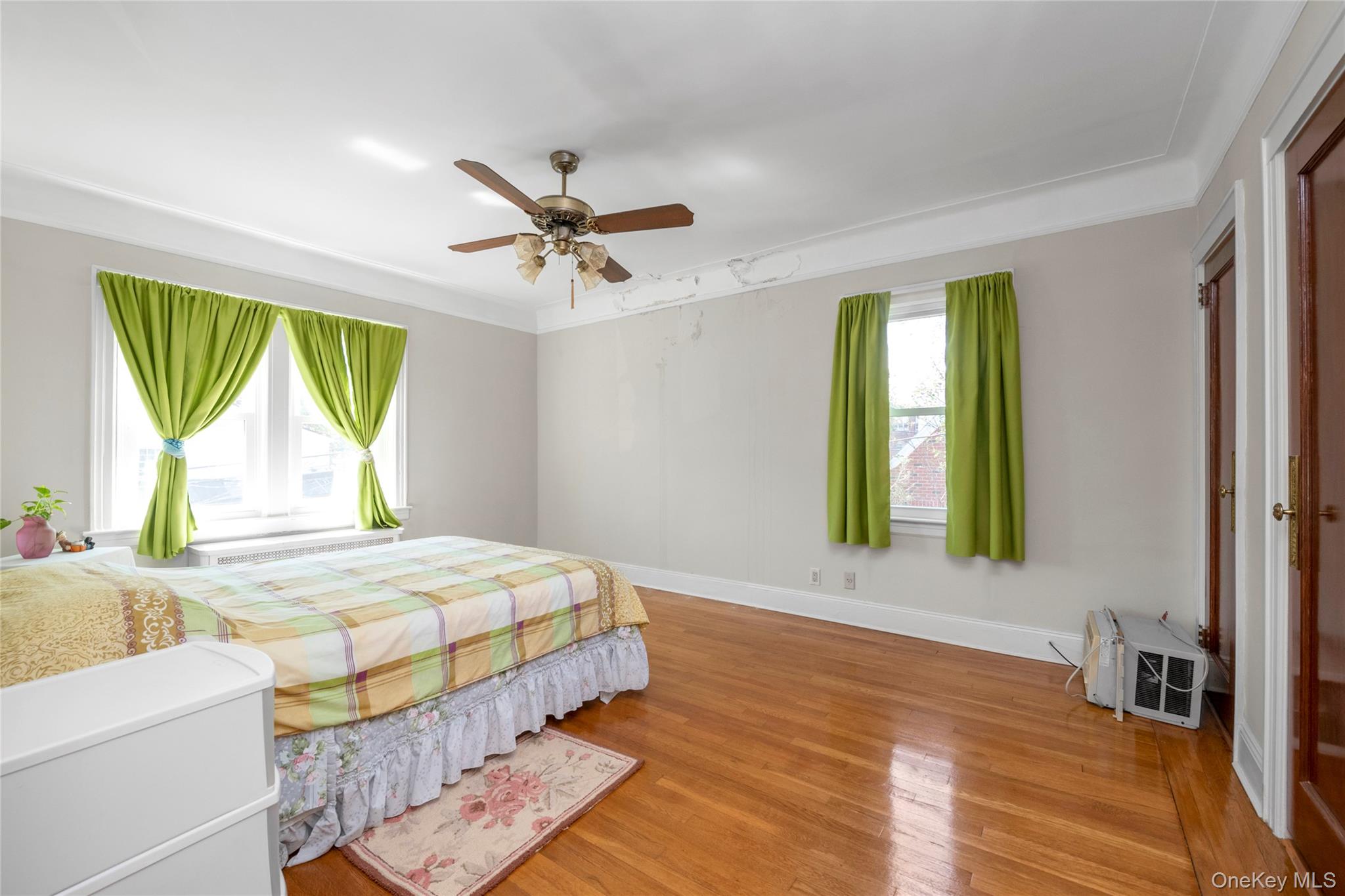 148-11 Kalmia Avenue, Flushing, NY 11355