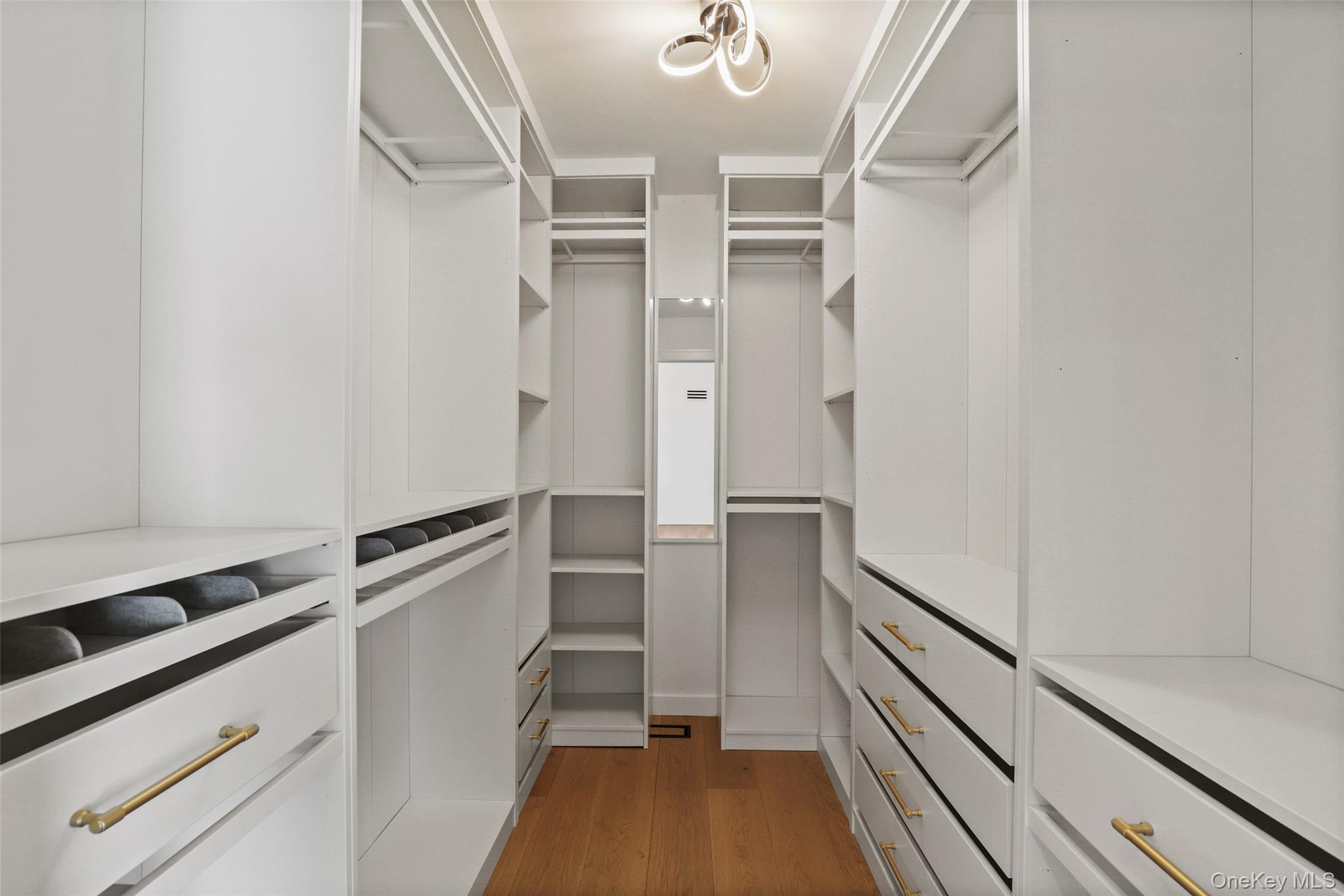 25 Round Hill Road, Armonk, NY 10504