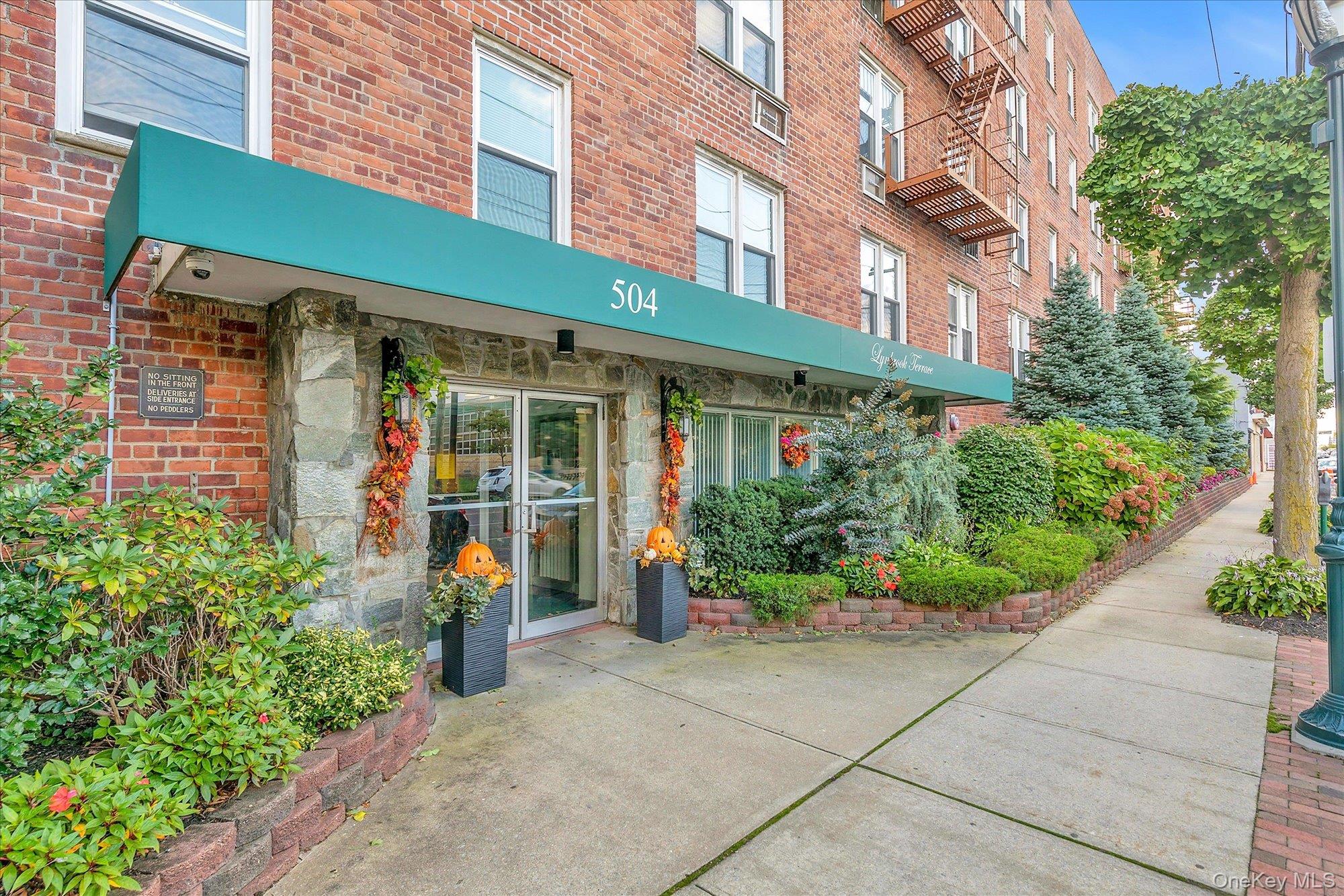 504 Merrick Road # 4J, Lynbrook, NY 11563