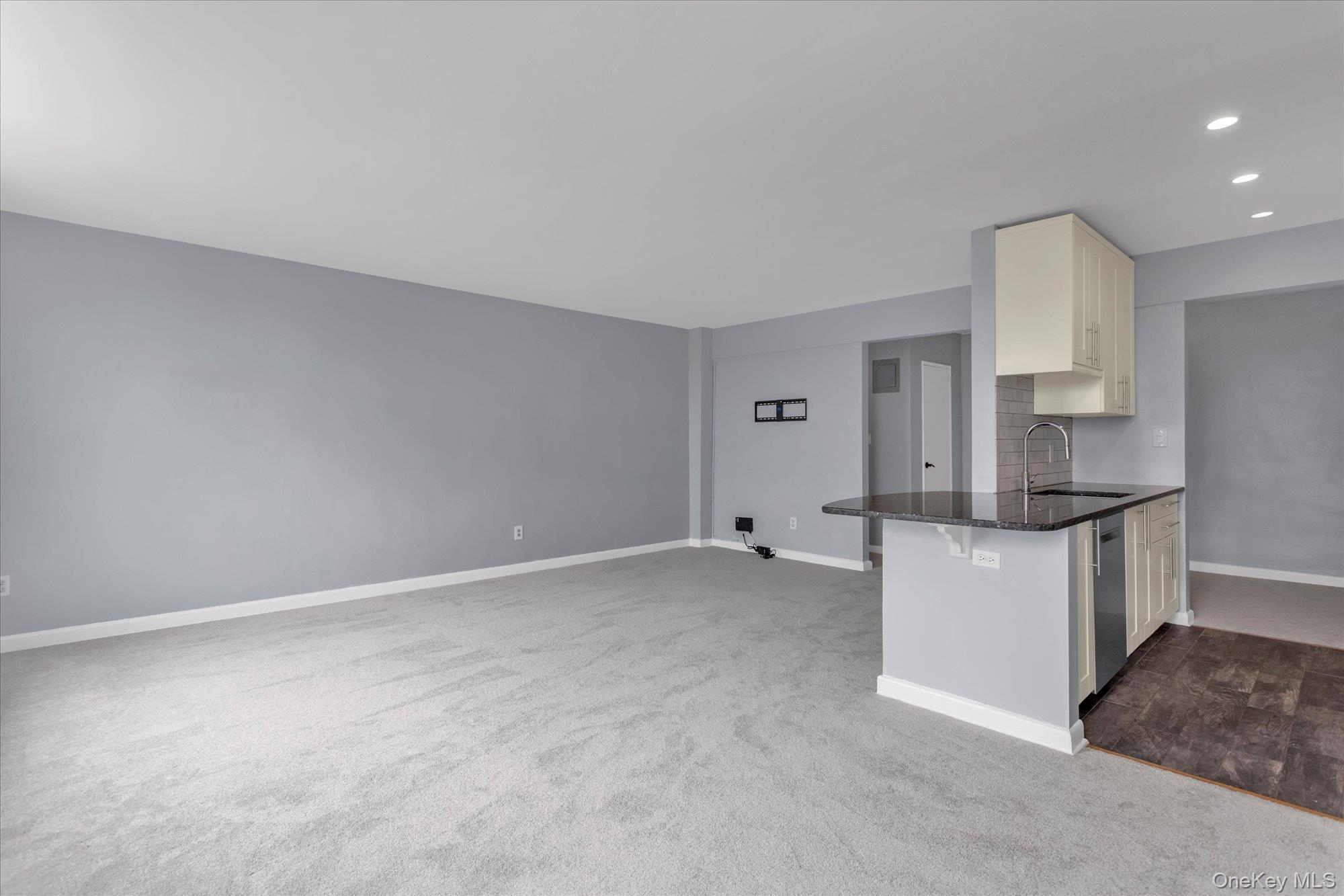 504 Merrick Road # 4J, Lynbrook, NY 11563