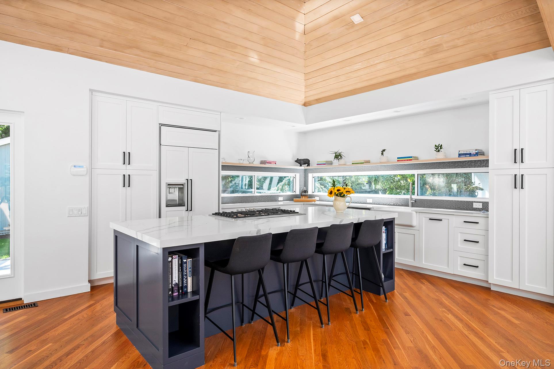 1 Acorn Path, Quogue, NY 11959