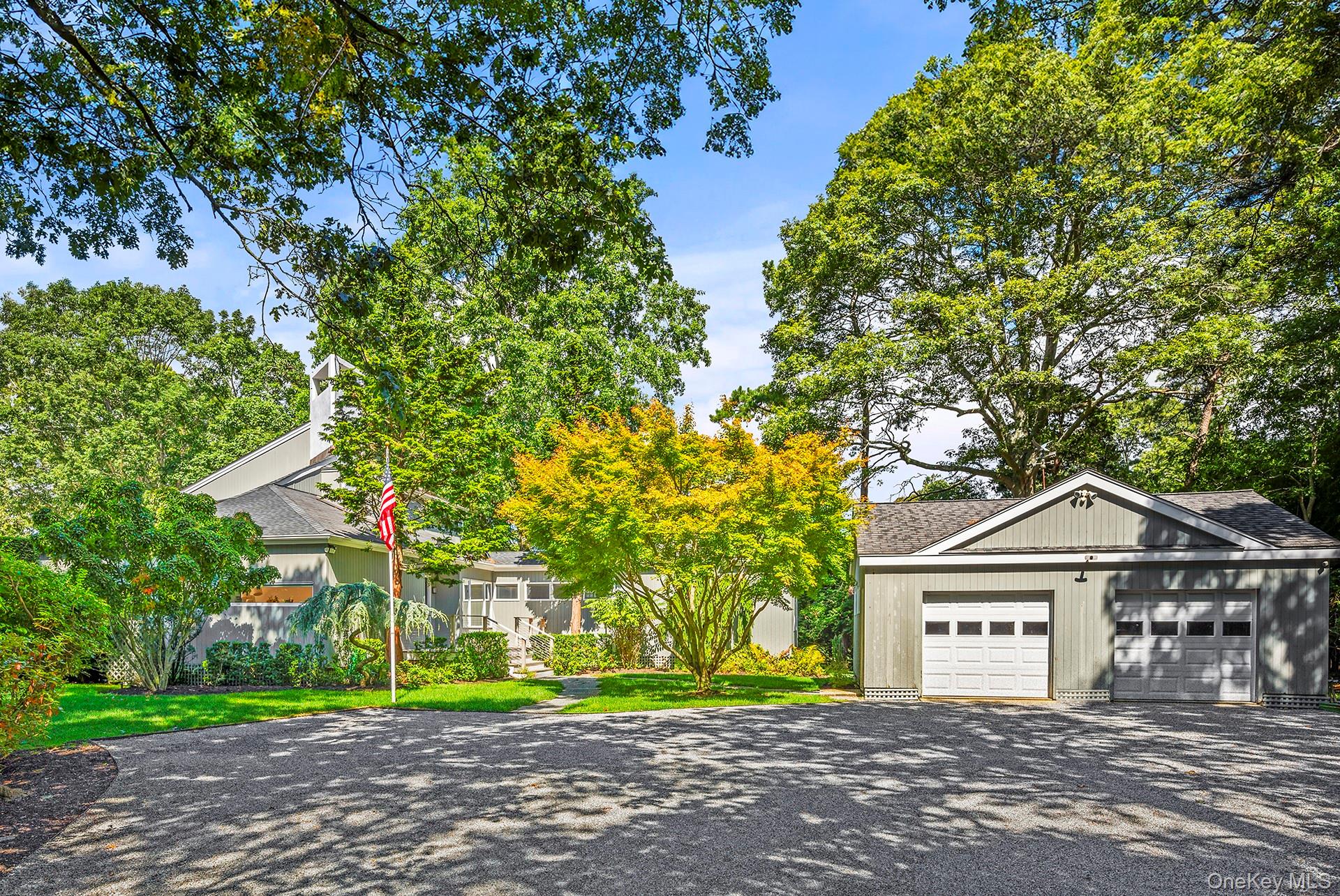 1 Acorn Path, Quogue, NY 11959