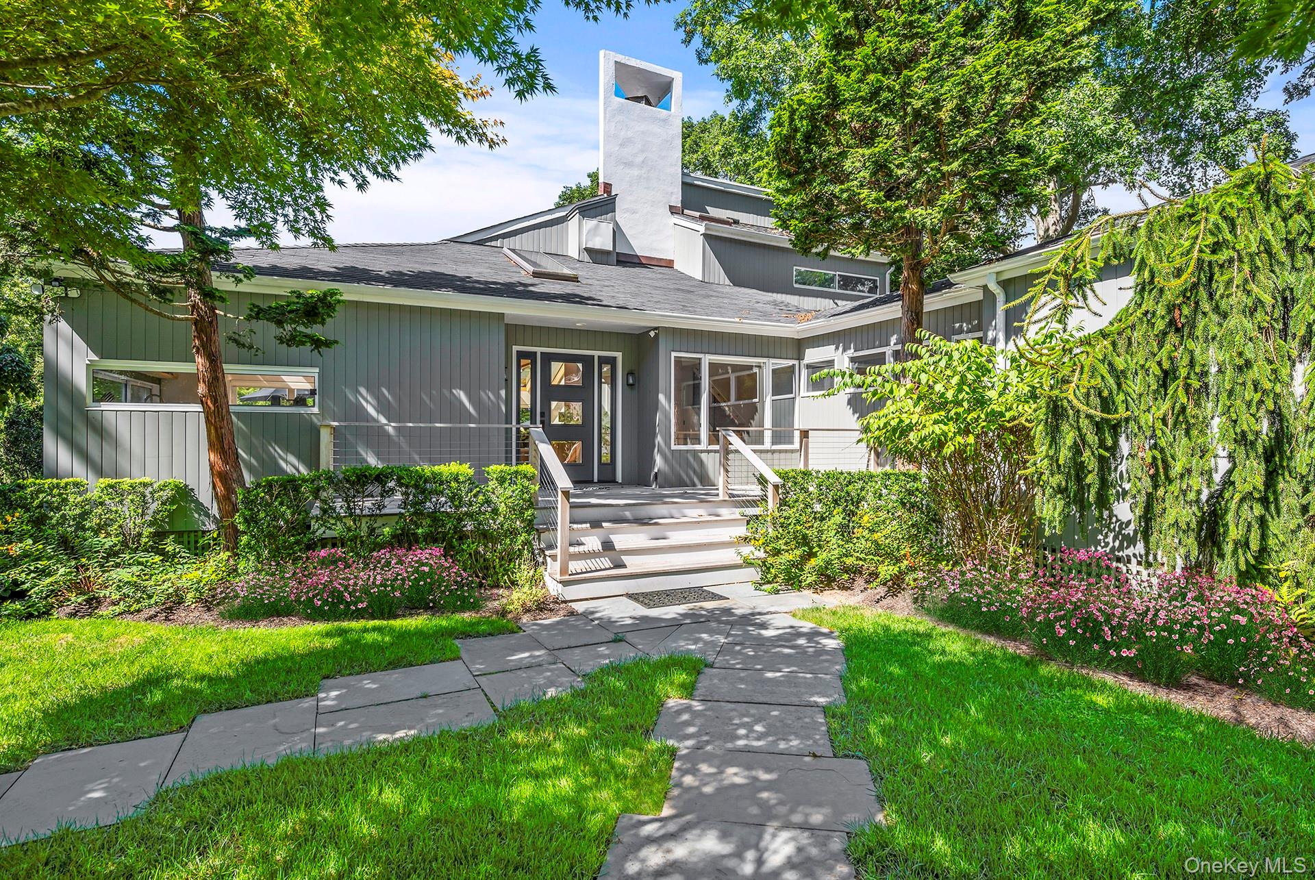 1 Acorn Path, Quogue, NY 11959