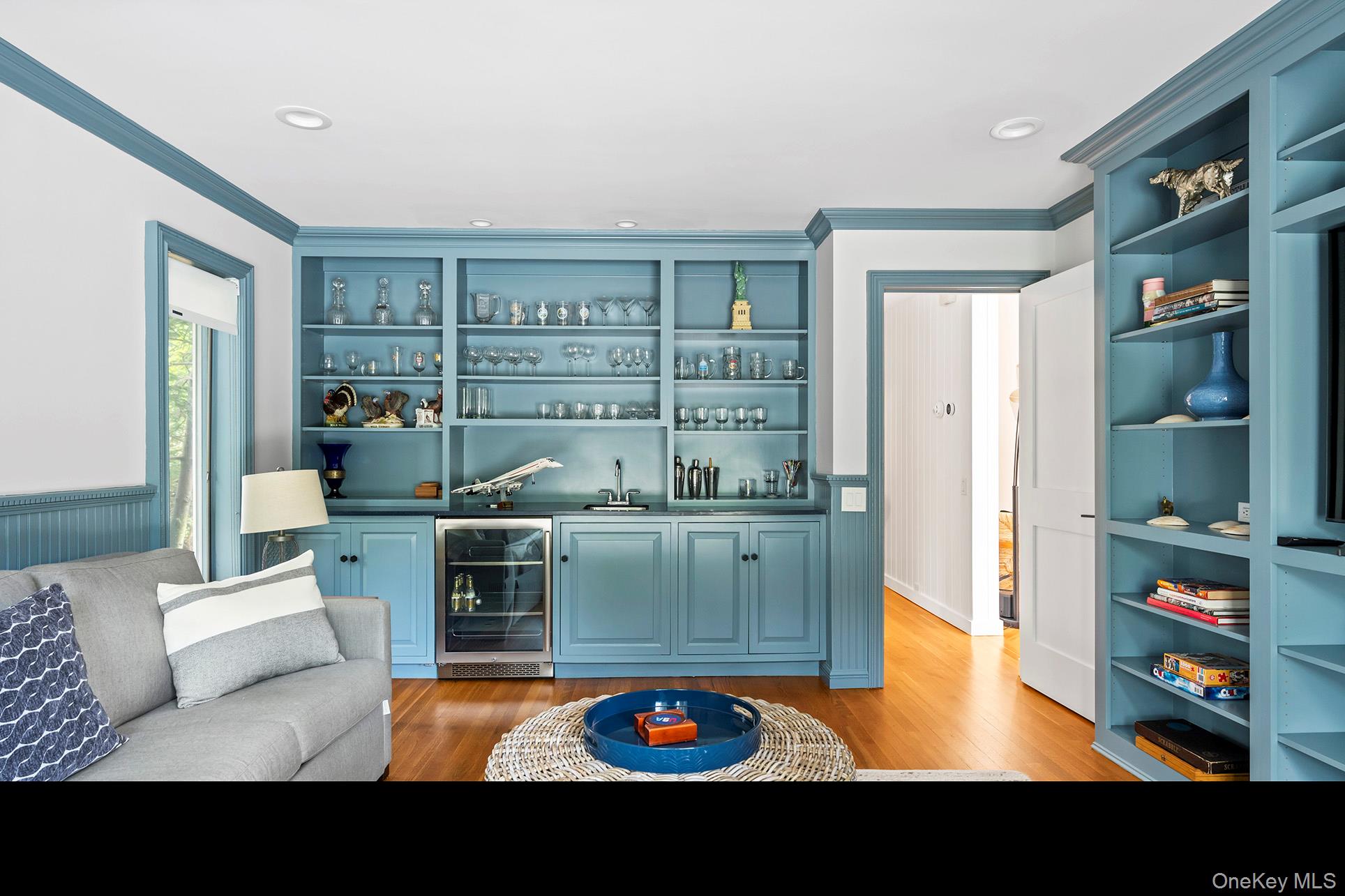 1 Acorn Path, Quogue, NY 11959