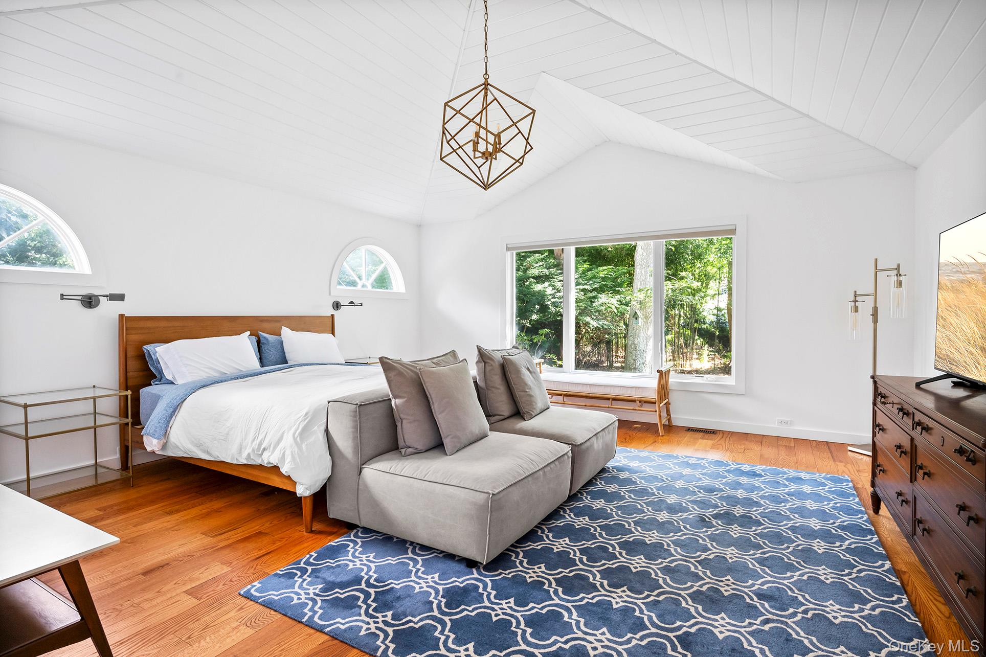 1 Acorn Path, Quogue, NY 11959