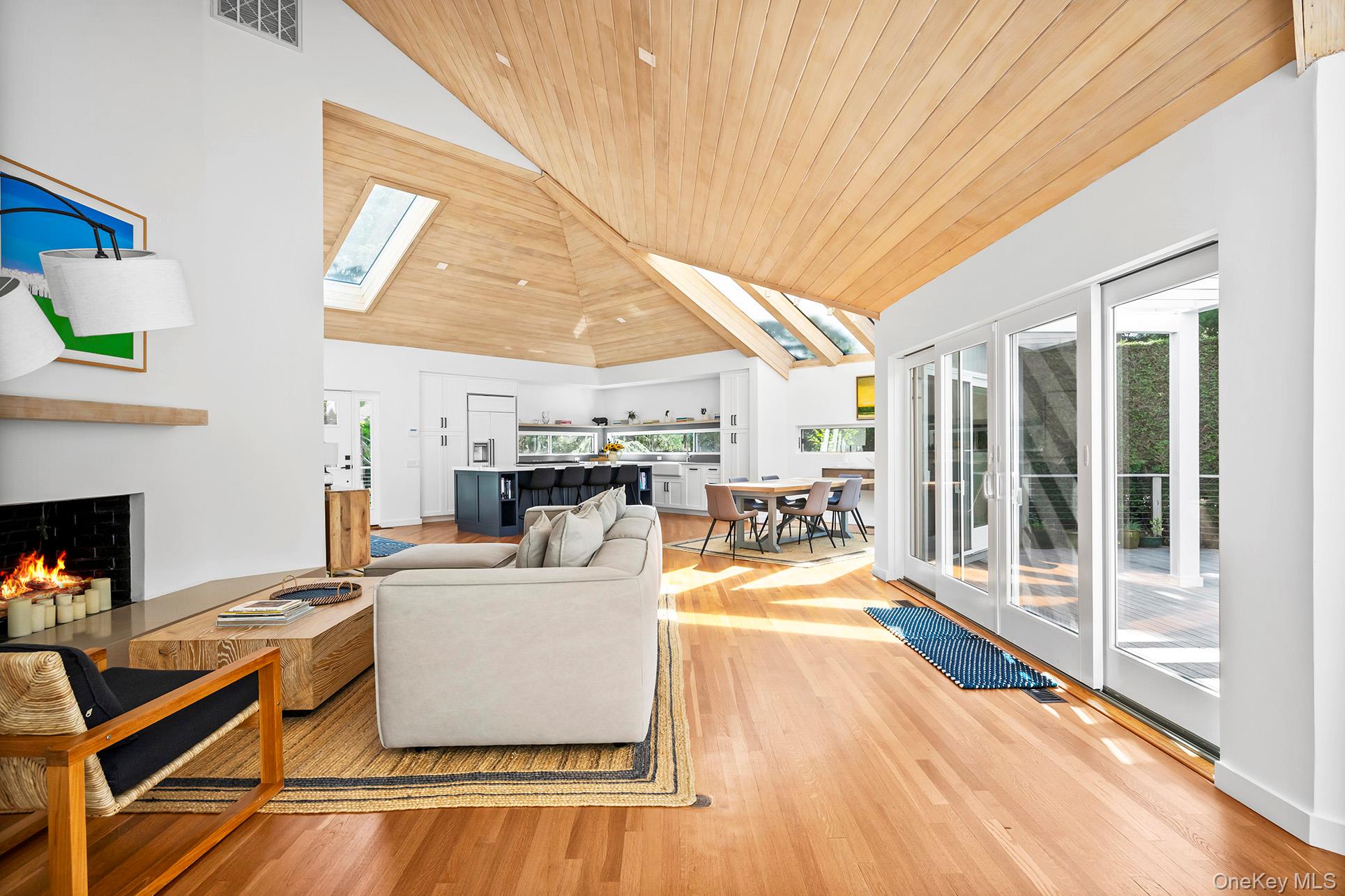 1 Acorn Path, Quogue, NY 11959