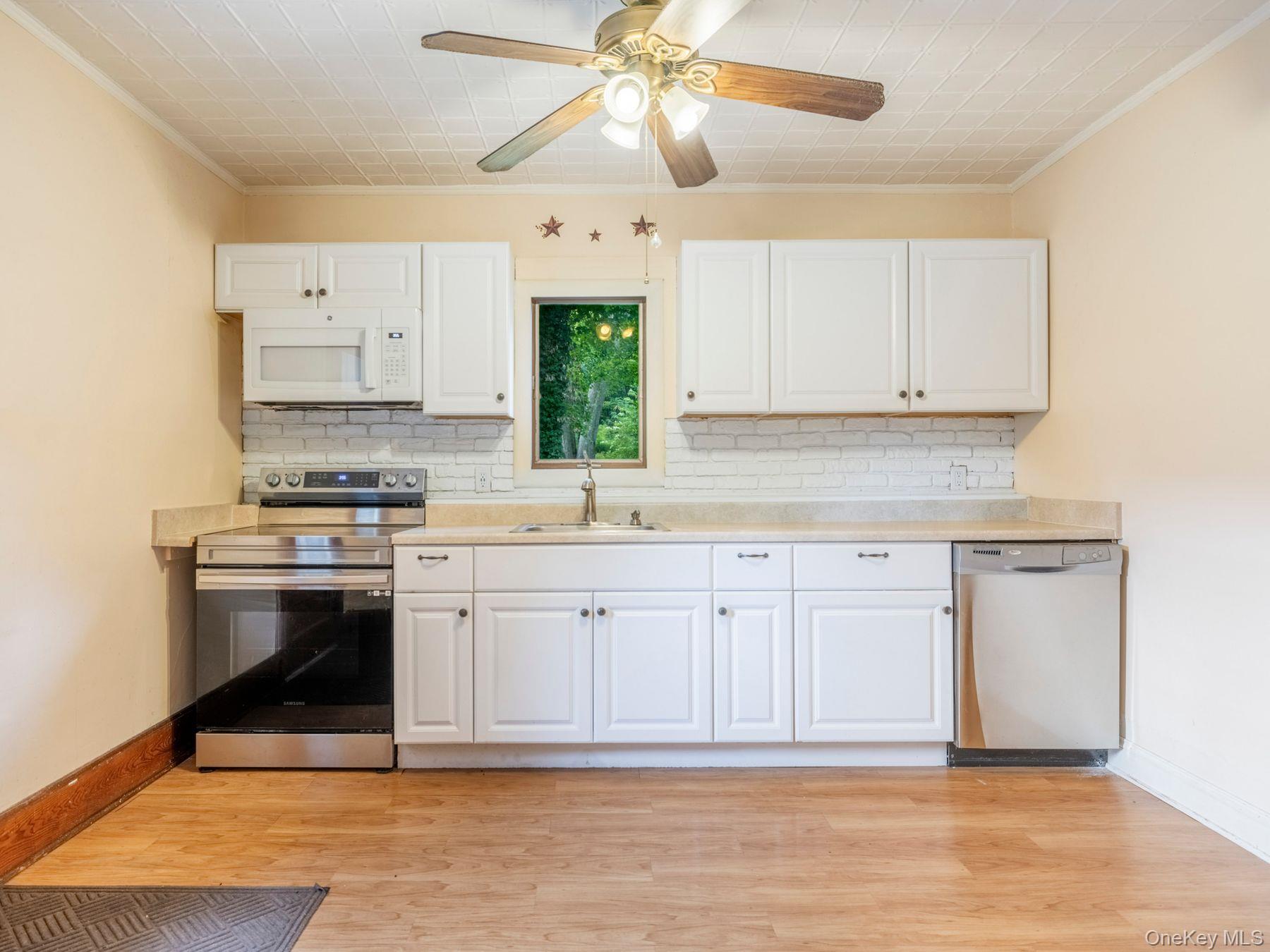 123 Vineyard Avenue, Highland, NY 12528