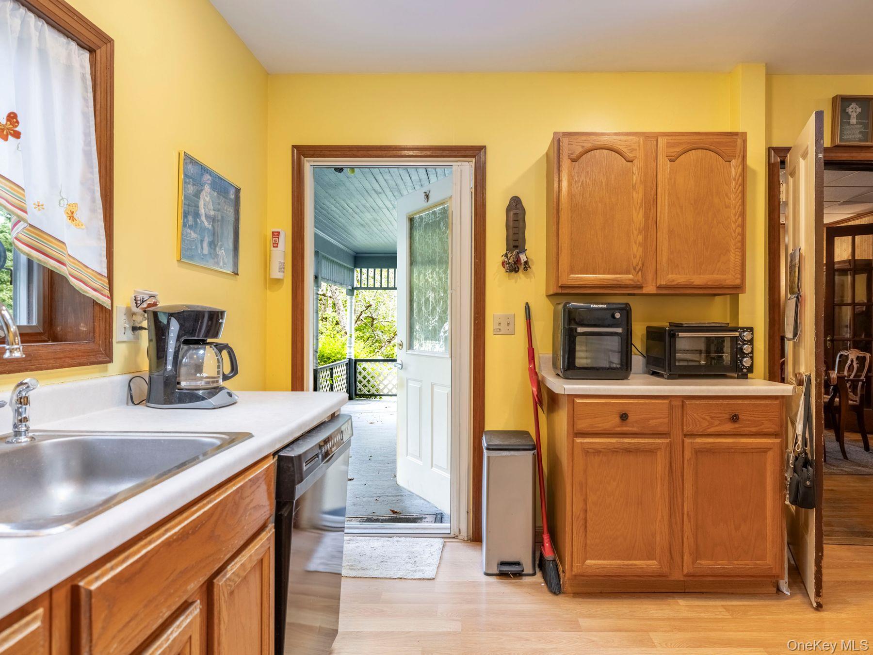 123 Vineyard Avenue, Highland, NY 12528