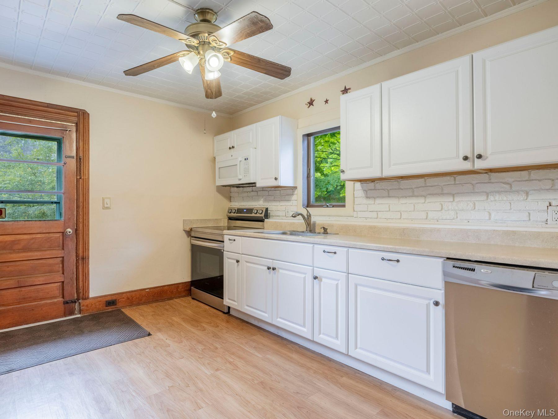 123 Vineyard Avenue, Highland, NY 12528