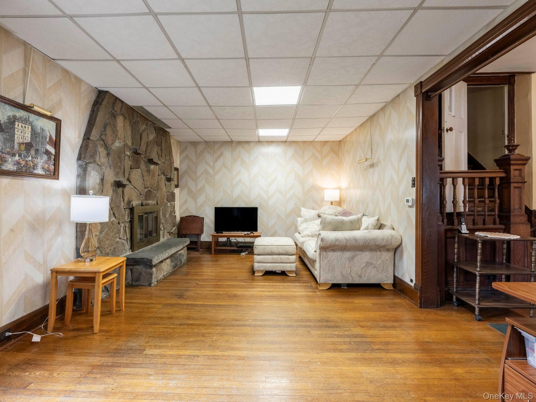 123 Vineyard Avenue, Highland, NY 12528