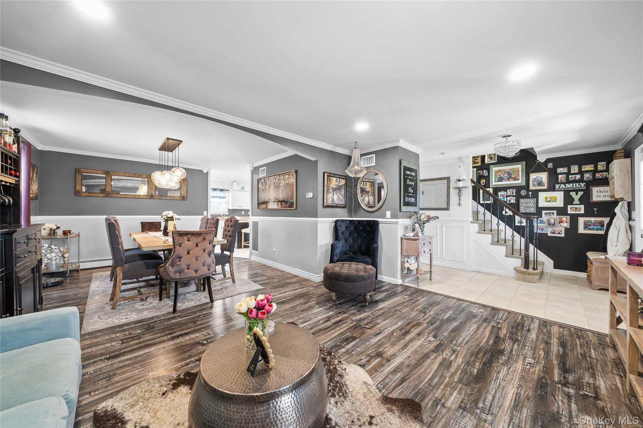 10 Carousel Court, East Islip, NY 11730