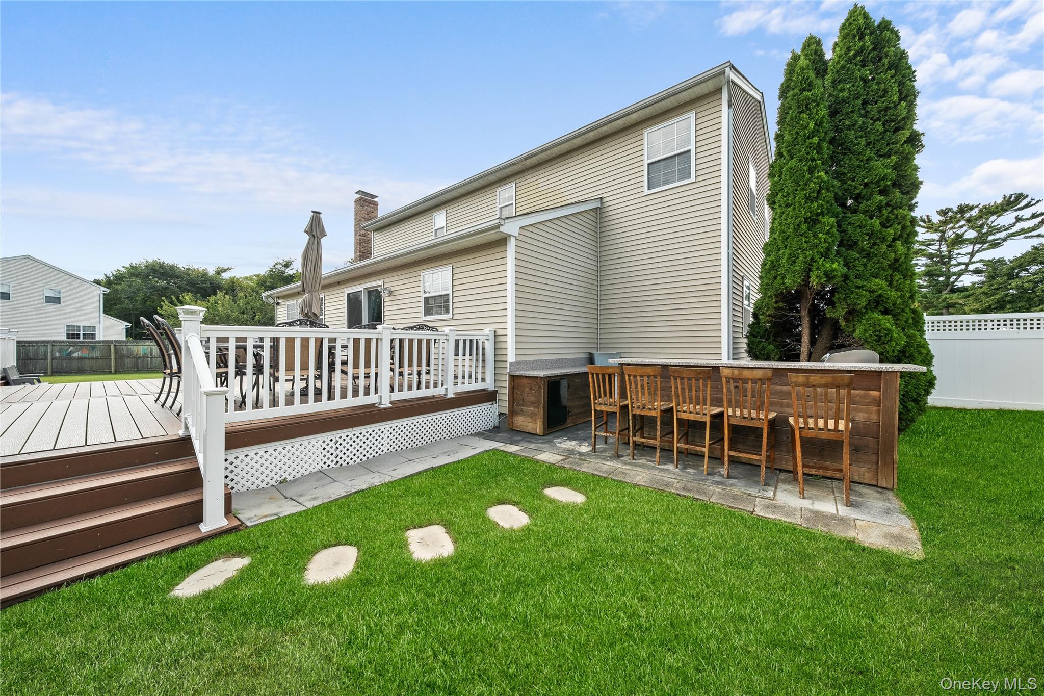 10 Carousel Court, East Islip, NY 11730