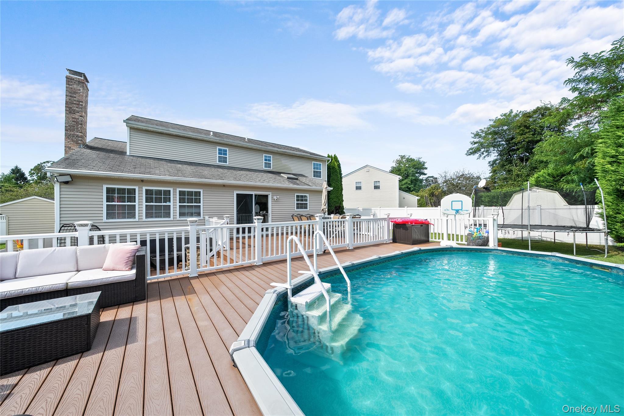 10 Carousel Court, East Islip, NY 11730