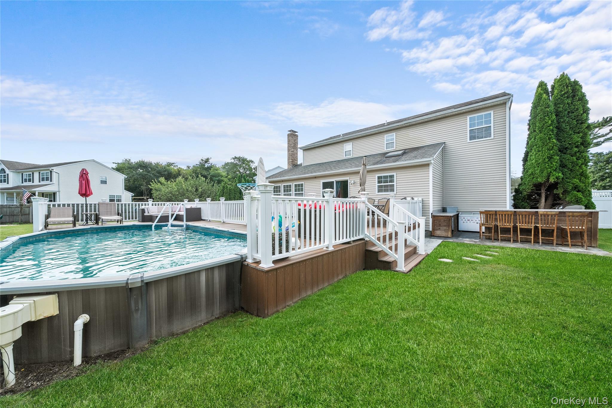 10 Carousel Court, East Islip, NY 11730