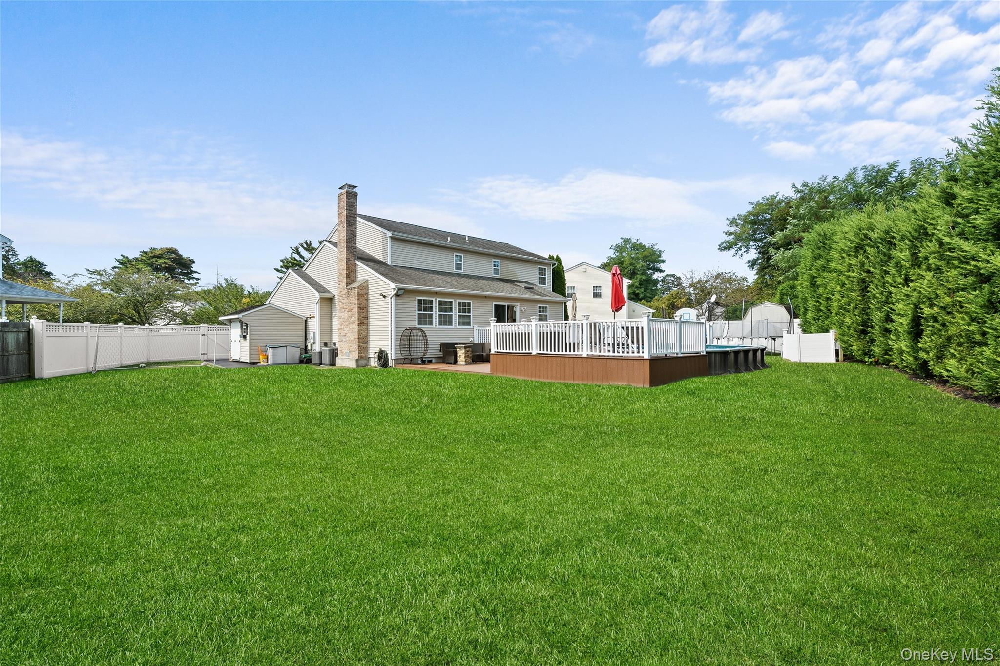 10 Carousel Court, East Islip, NY 11730