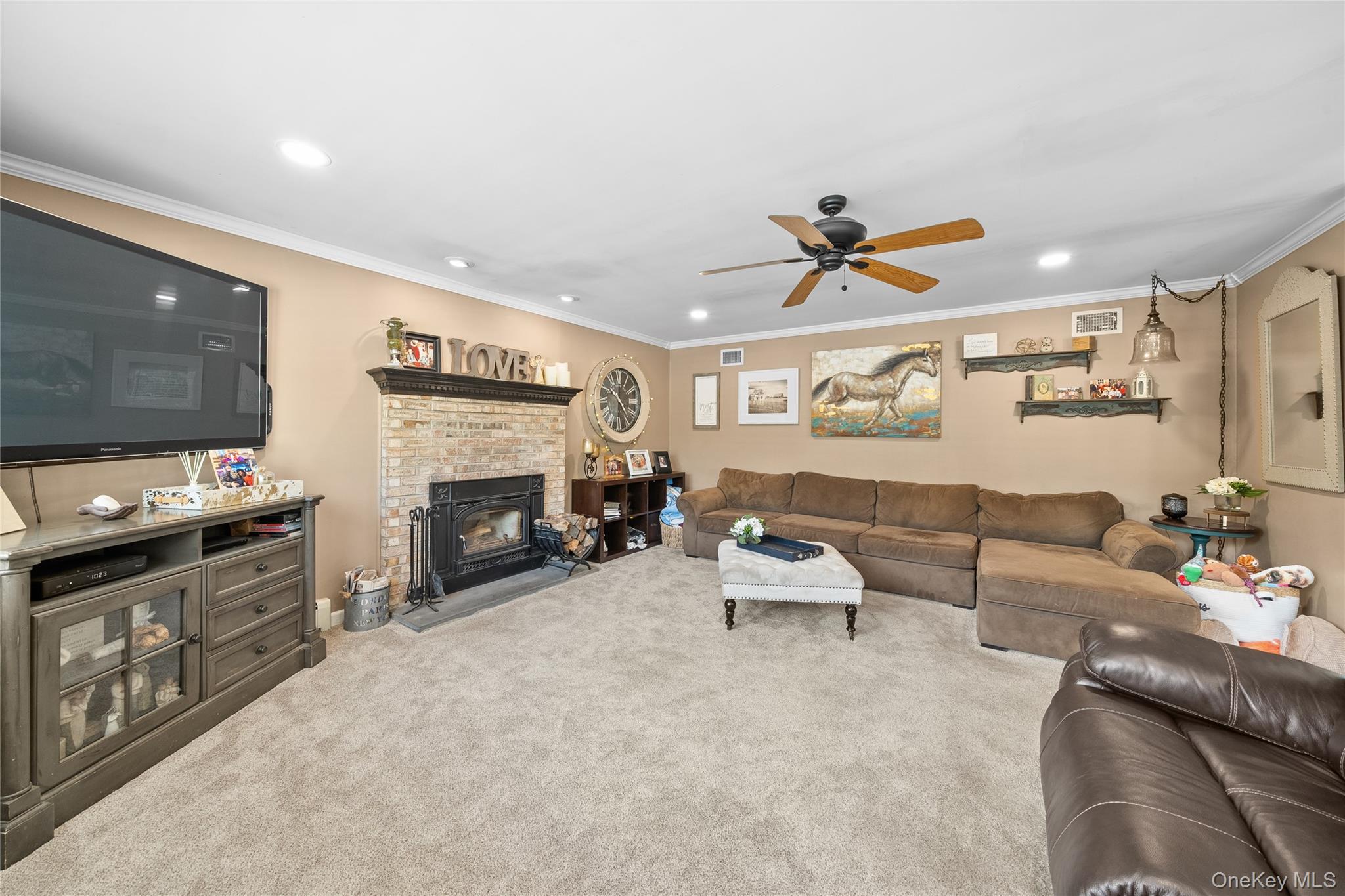 10 Carousel Court, East Islip, NY 11730