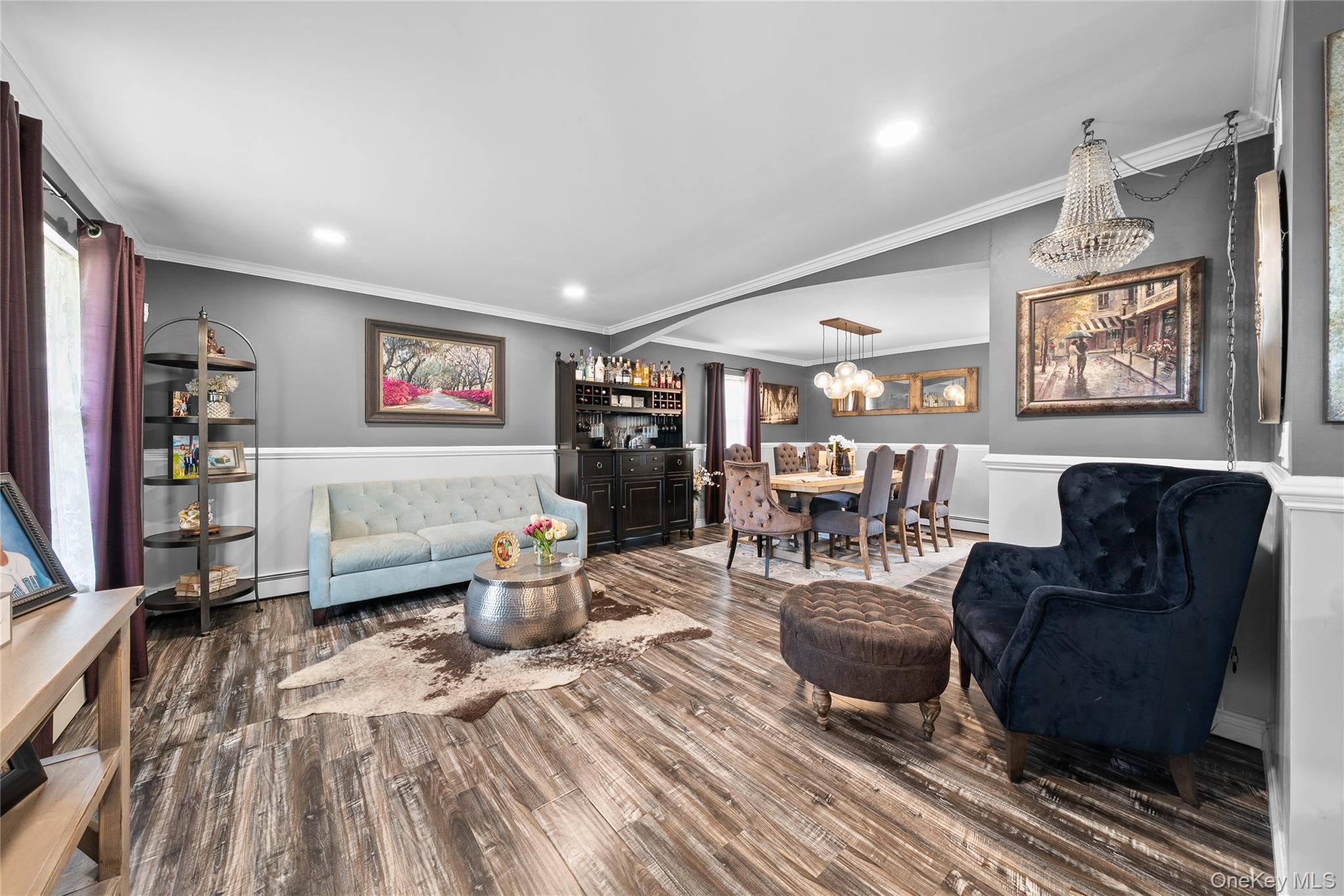 10 Carousel Court, East Islip, NY 11730