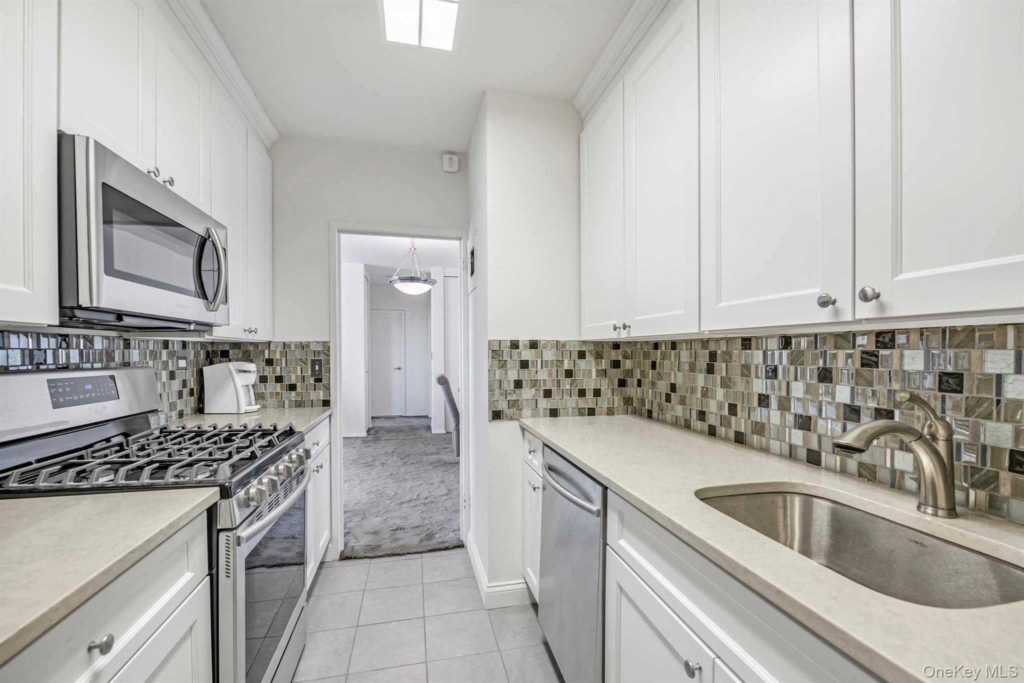 169-10 Grand Central Parkway # 8Y, Floral Park, NY 11005