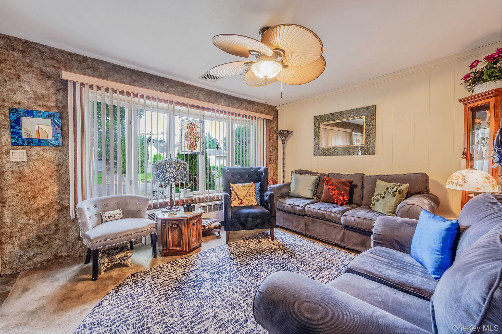 436 N Ontario Avenue, Lindenhurst, NY 11757