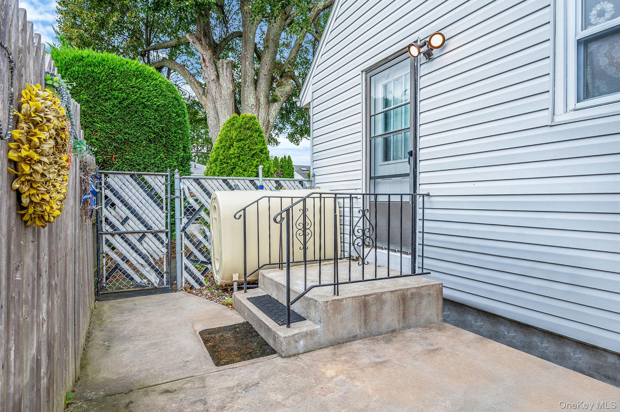 436 N Ontario Avenue, Lindenhurst, NY 11757