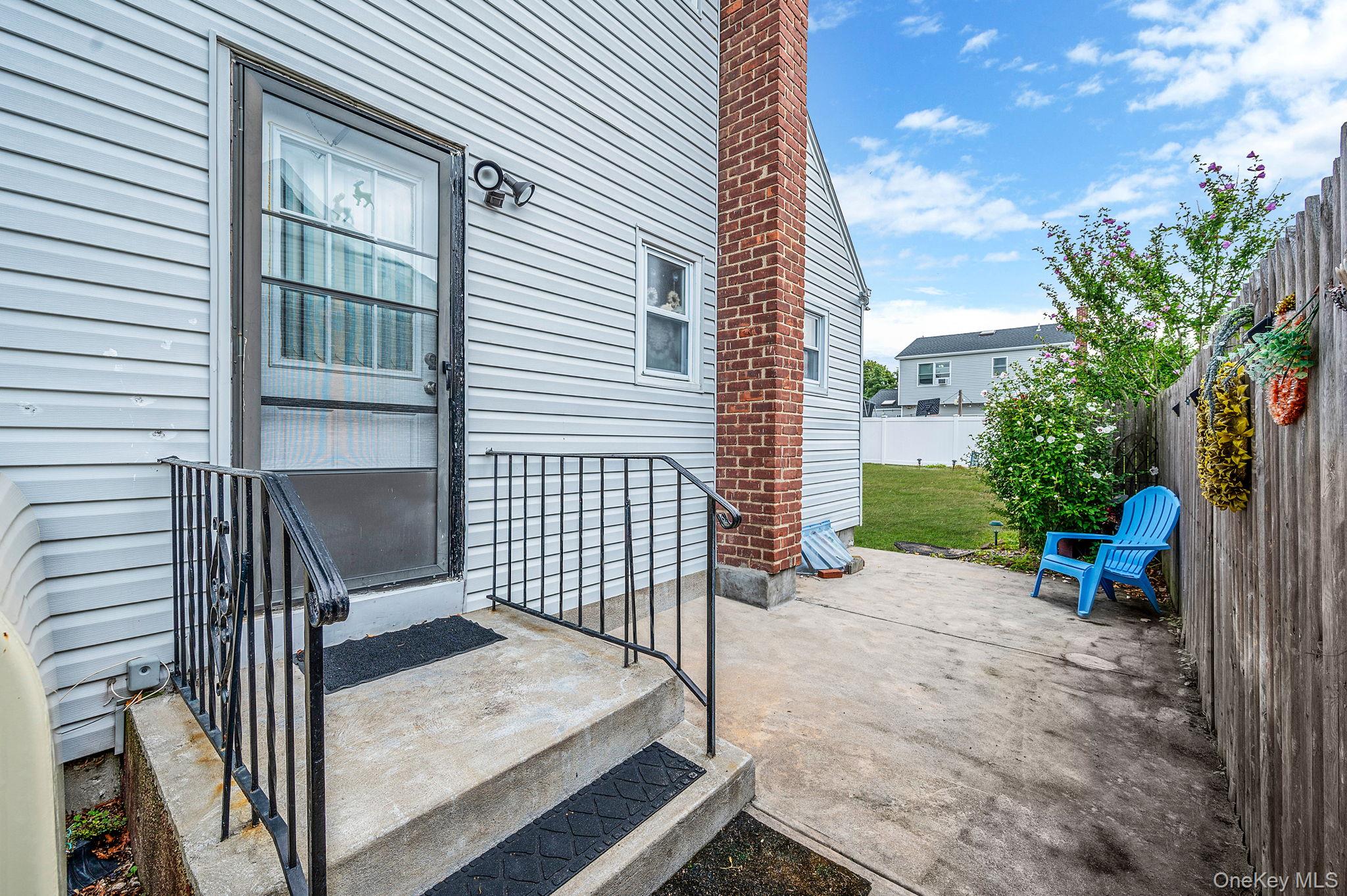 436 N Ontario Avenue, Lindenhurst, NY 11757