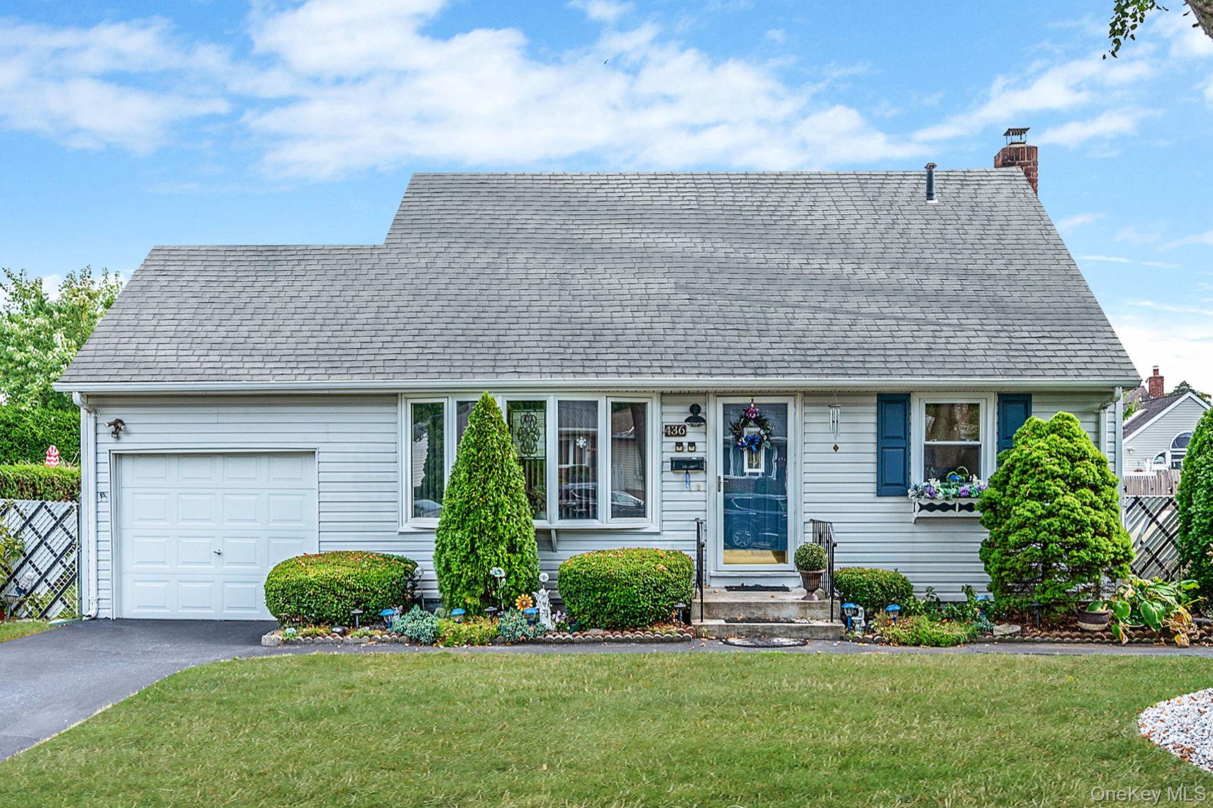 436 N Ontario Avenue, Lindenhurst, NY 11757