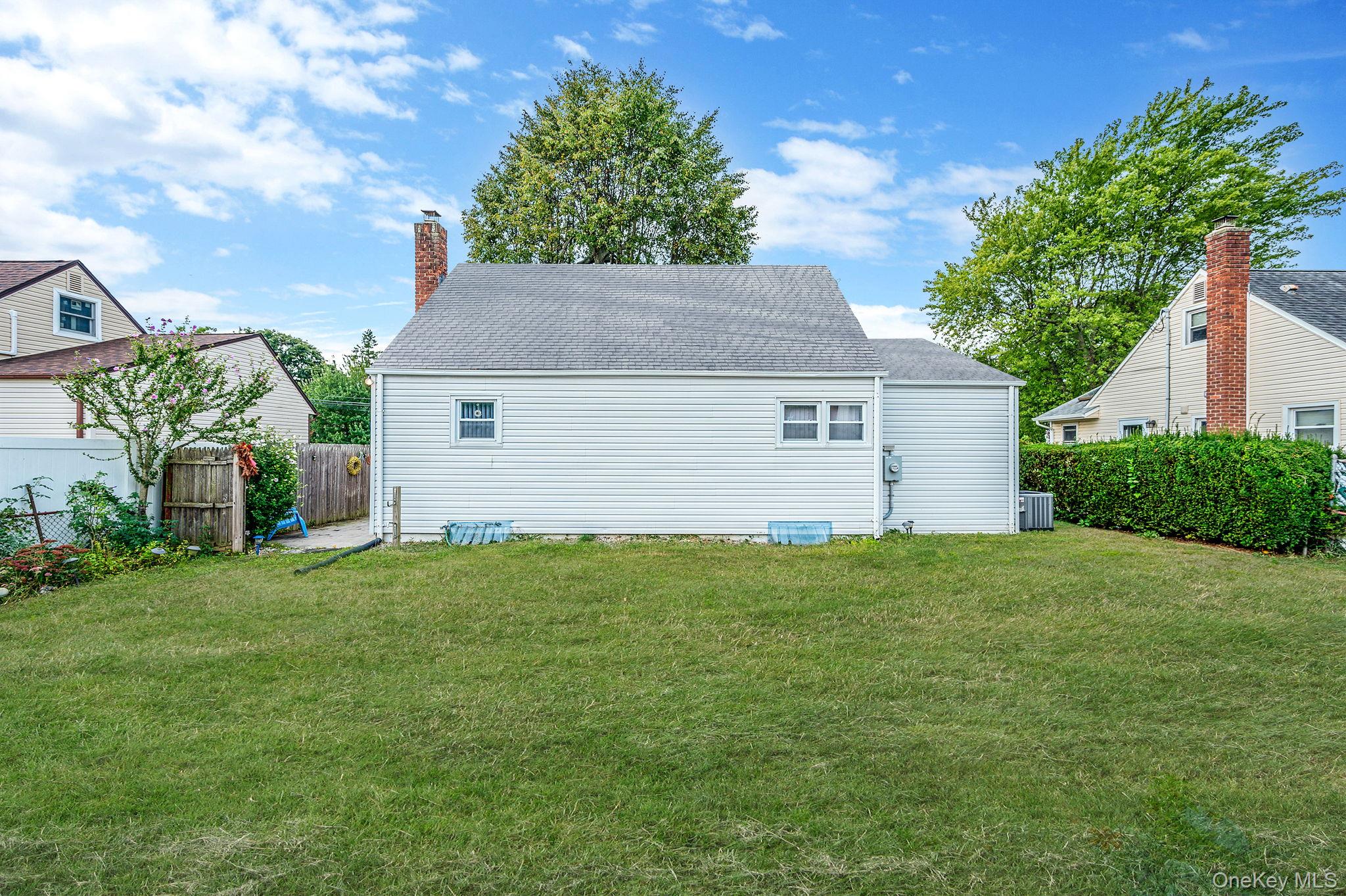 436 N Ontario Avenue, Lindenhurst, NY 11757