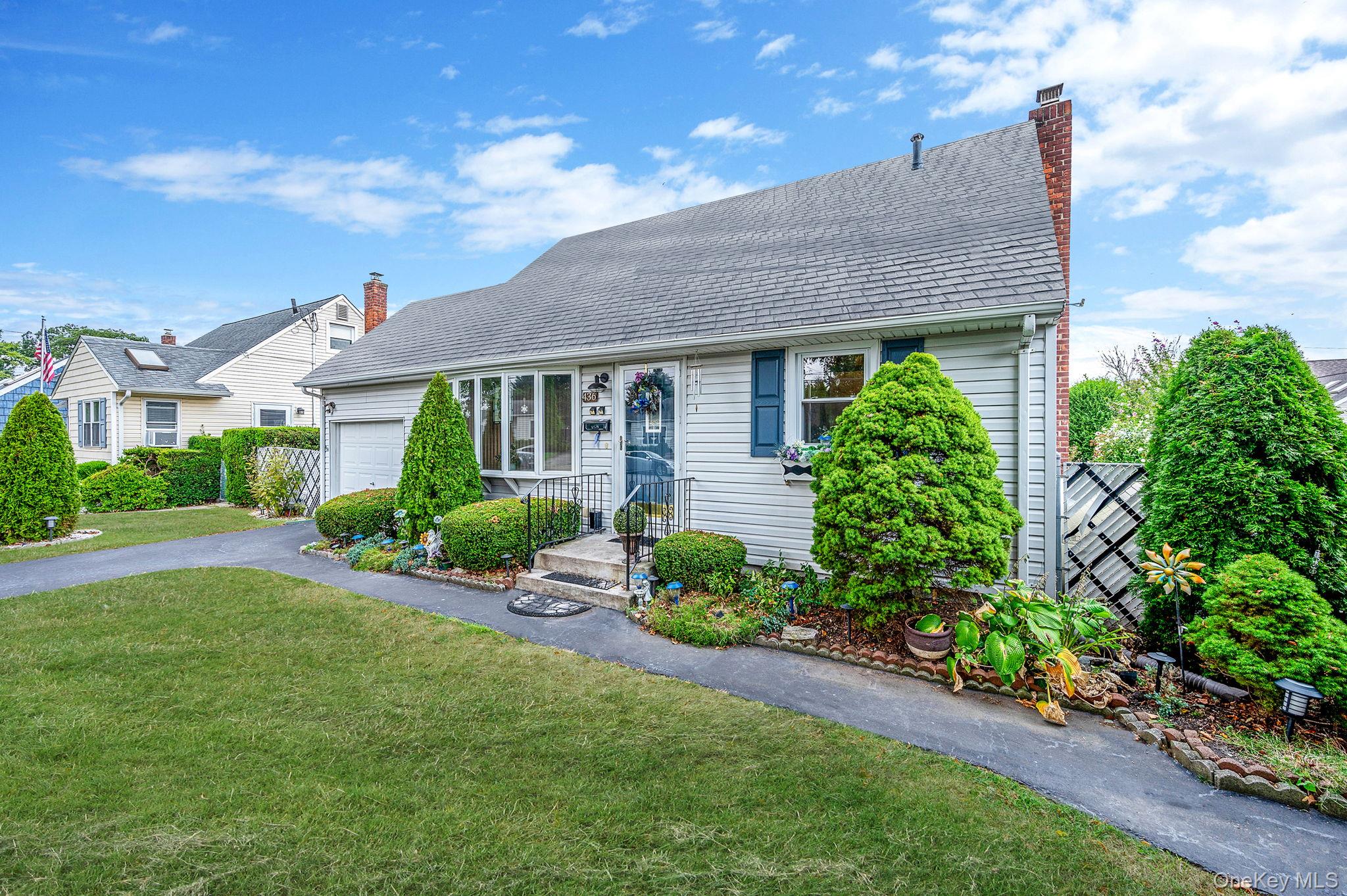 436 N Ontario Avenue, Lindenhurst, NY 11757