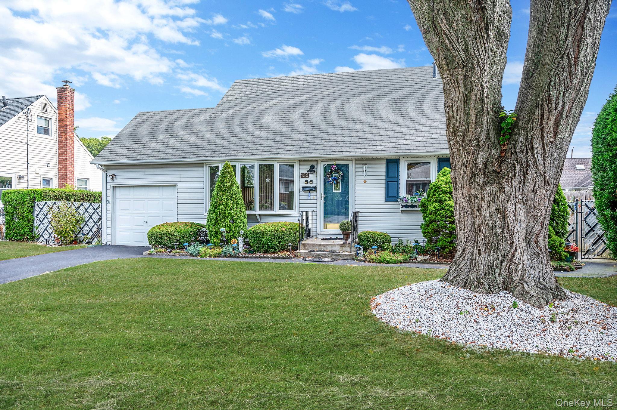 436 N Ontario Avenue, Lindenhurst, NY 11757